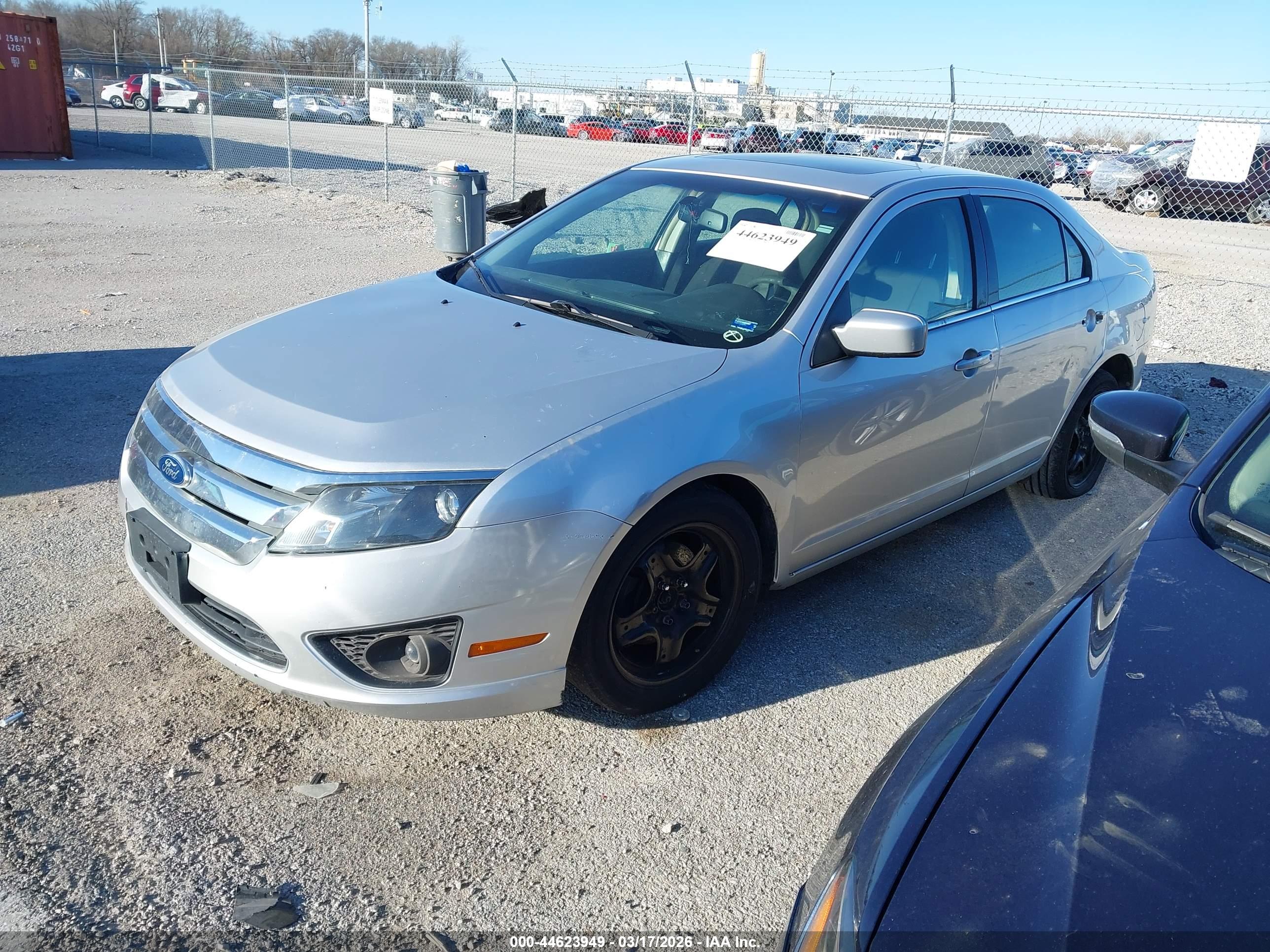 FORD FUSION image 2