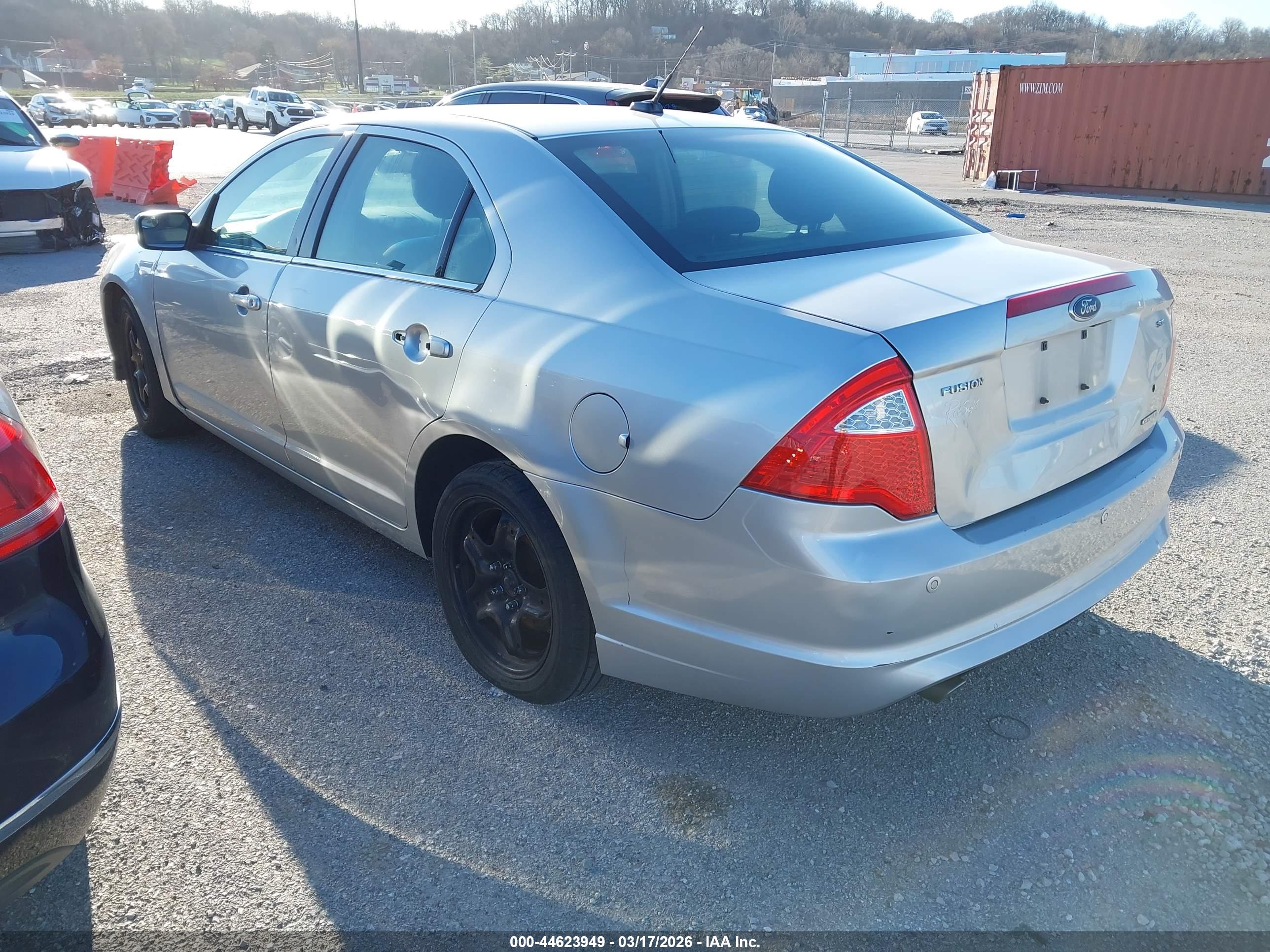 FORD FUSION image 3