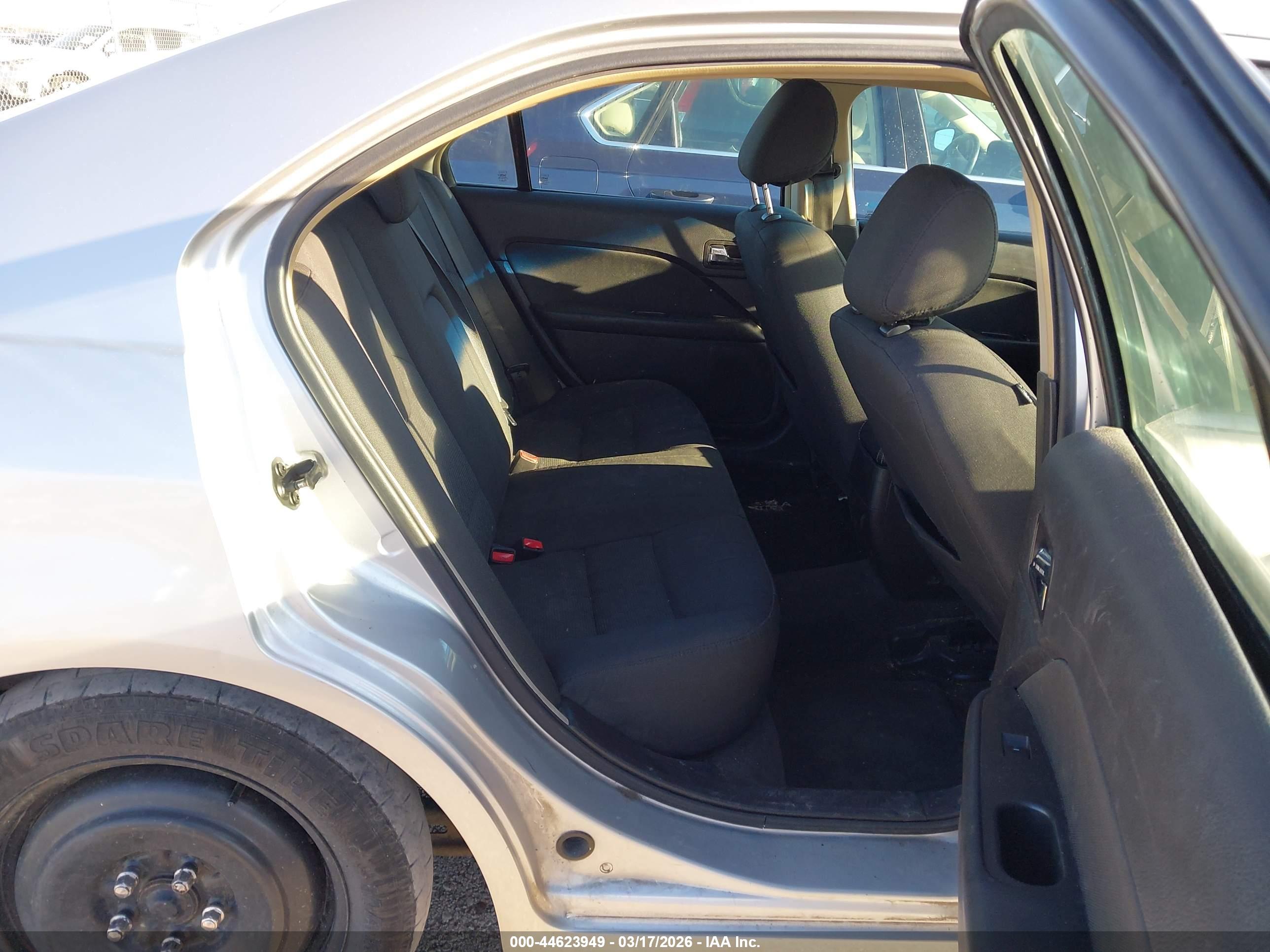 FORD FUSION image 8