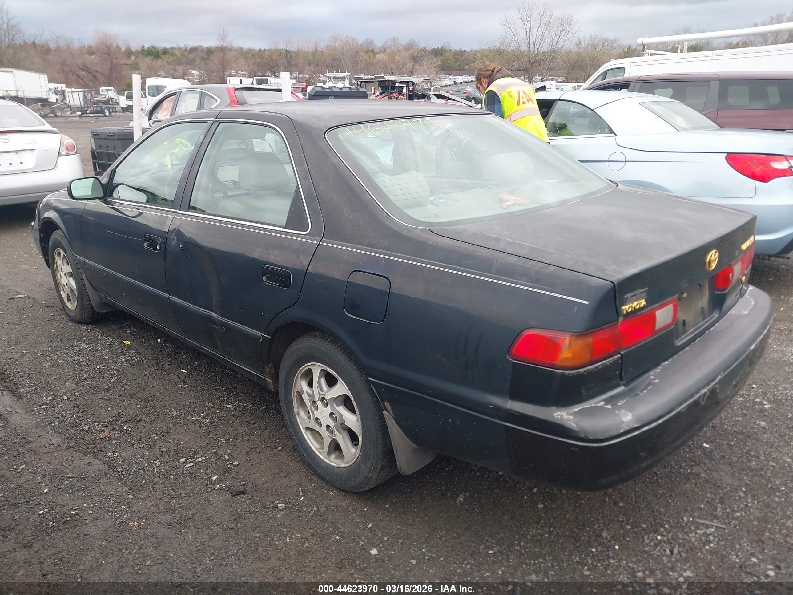 TOYOTA CAMRY image 3