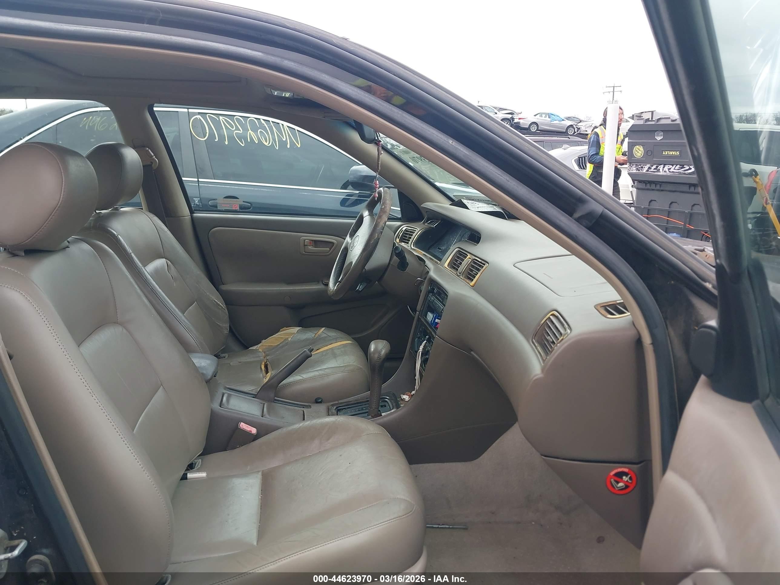 TOYOTA CAMRY image 5