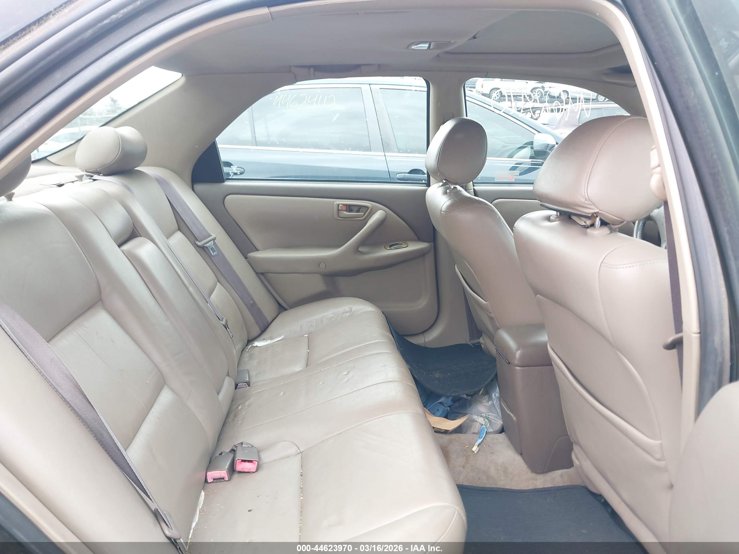 TOYOTA CAMRY image 8