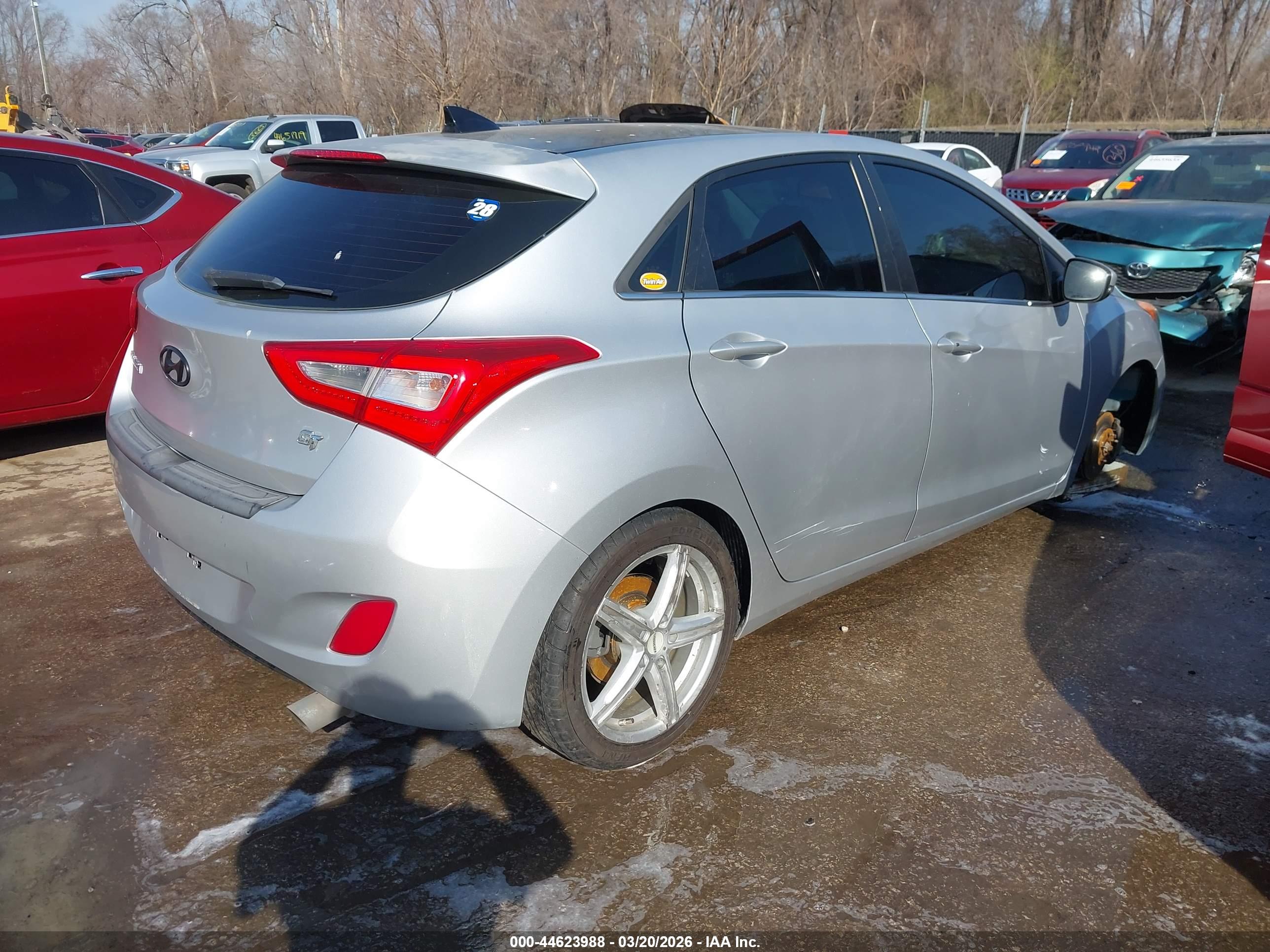 HYUNDAI ELANTRA image 4