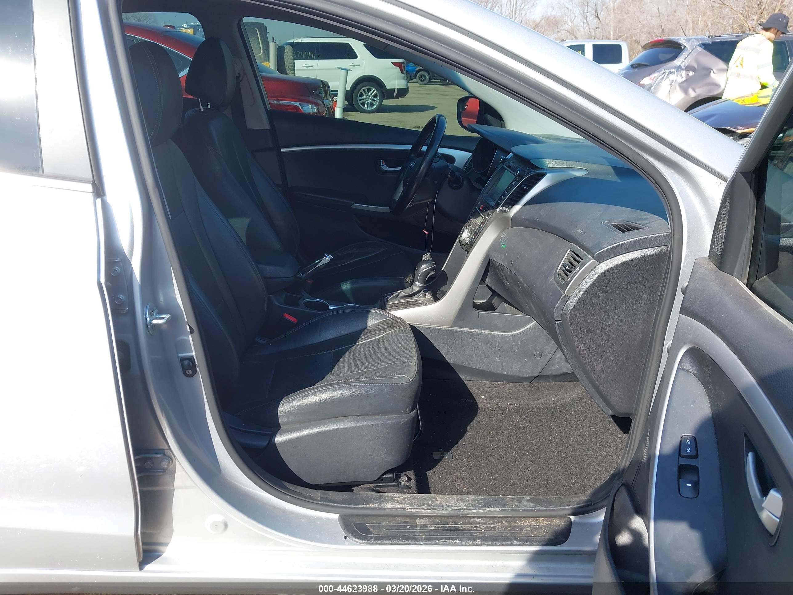 HYUNDAI ELANTRA image 5