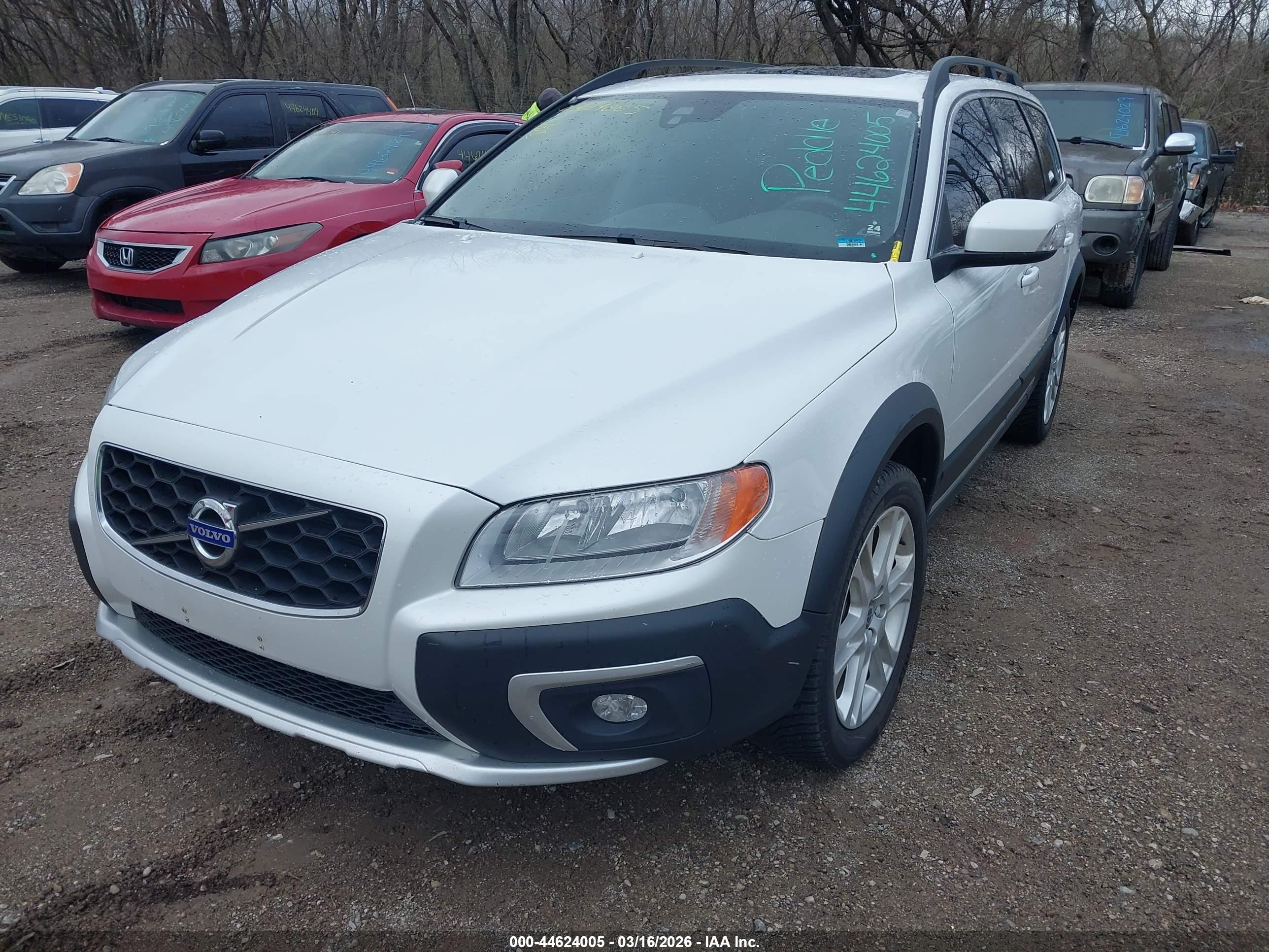 VOLVO XC70 image 6