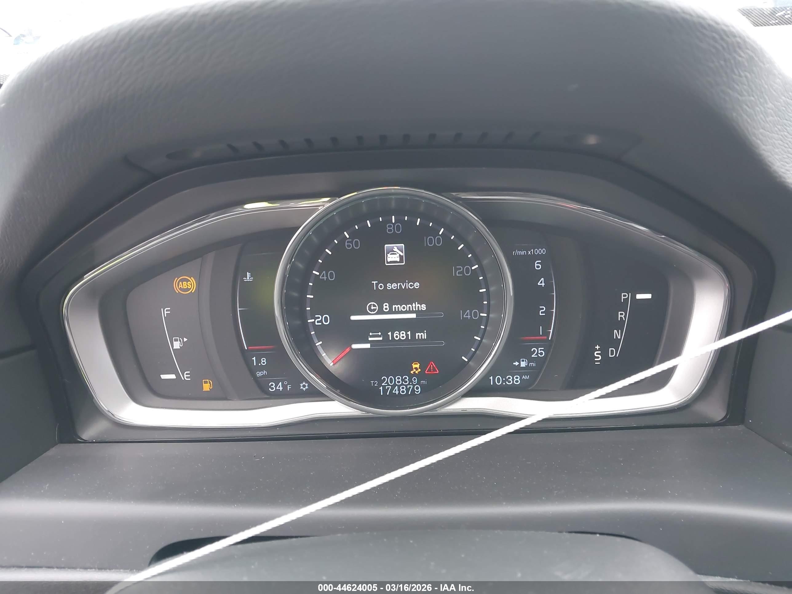 VOLVO XC70 image 7