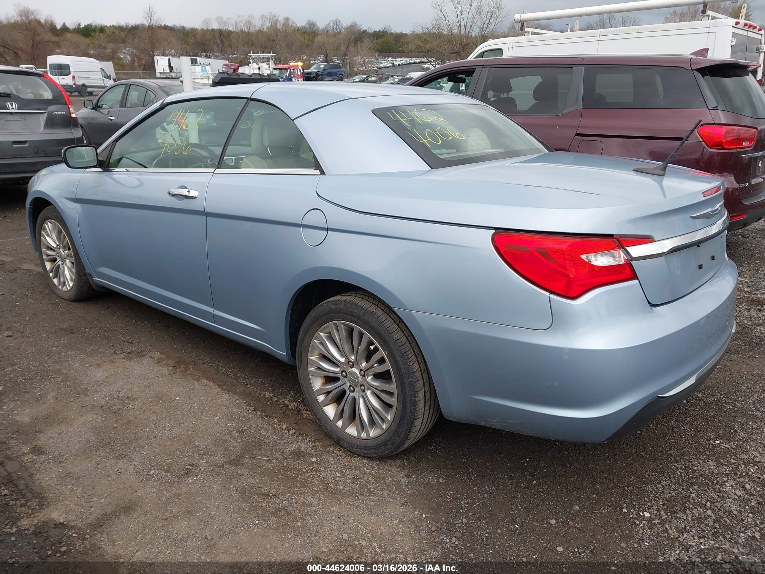 CHRYSLER 200 image 3