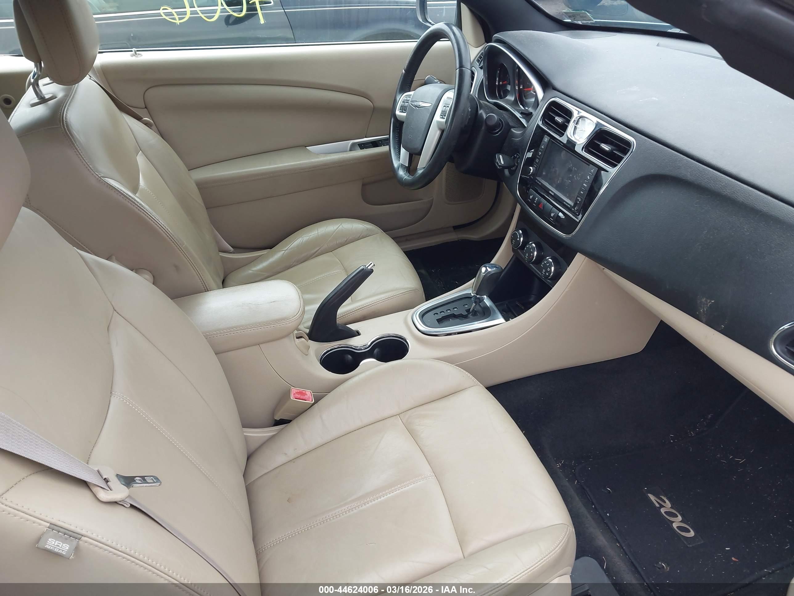 CHRYSLER 200 image 5