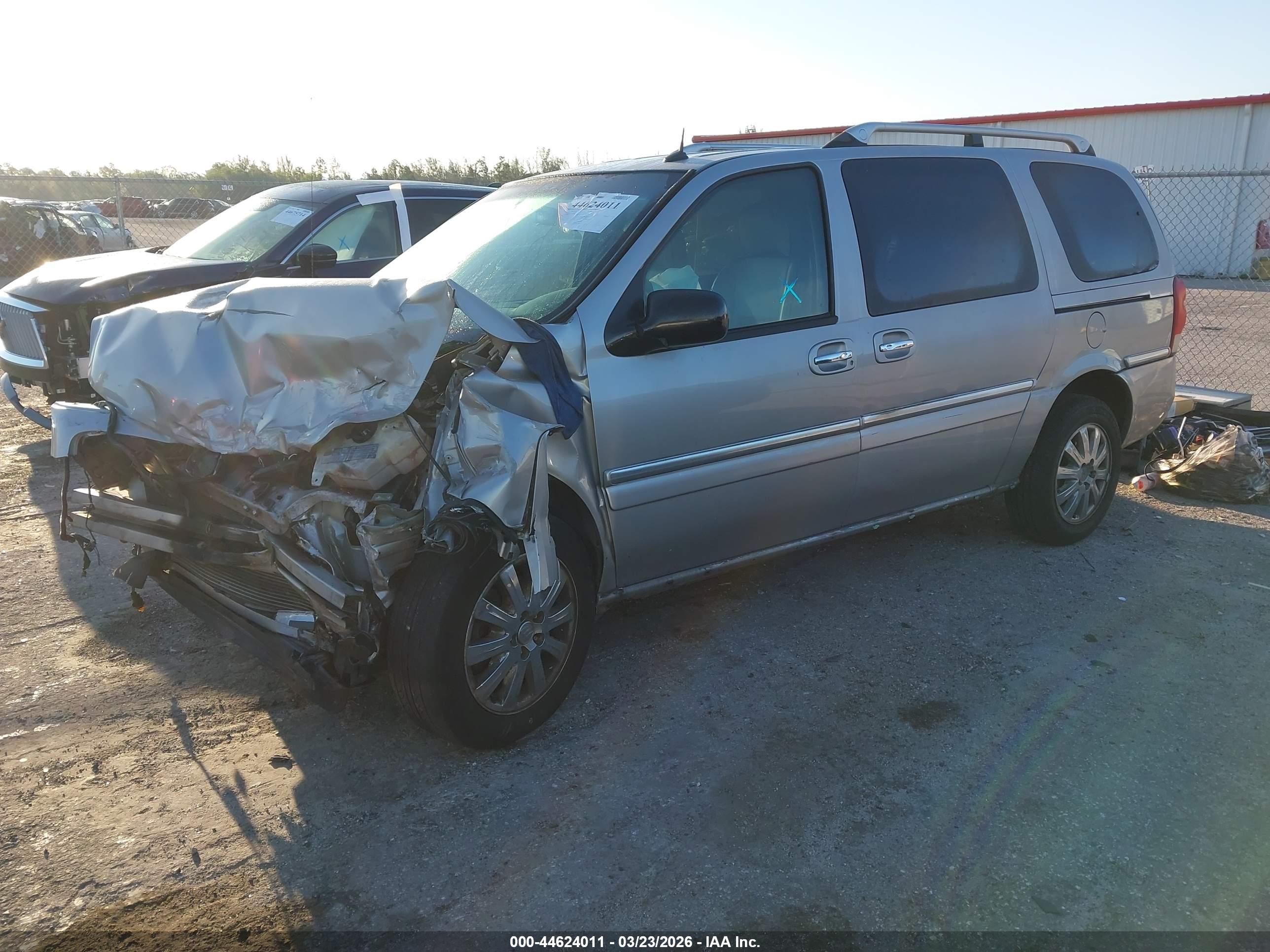 BUICK TERRAZA image 2