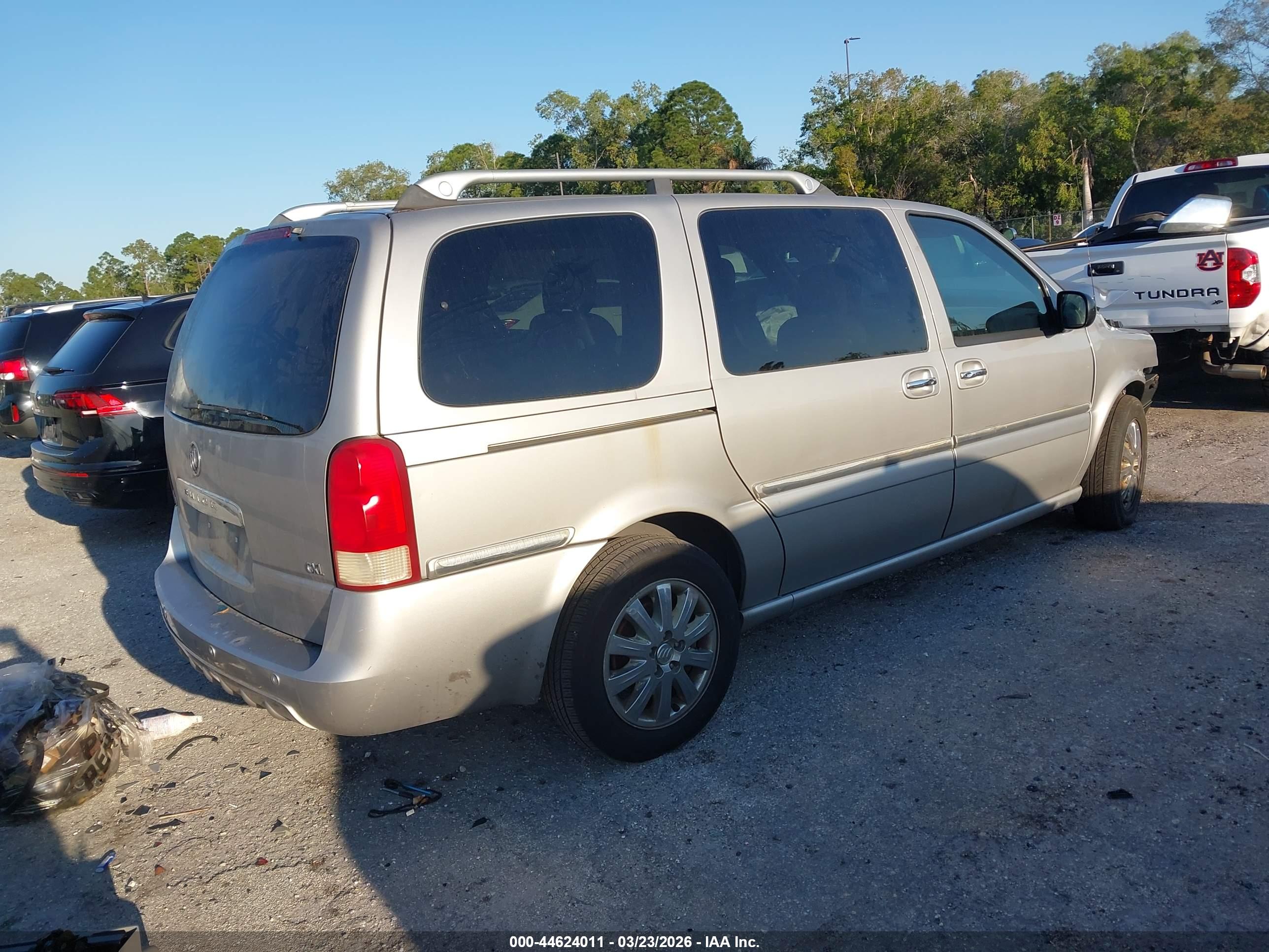 BUICK TERRAZA image 4