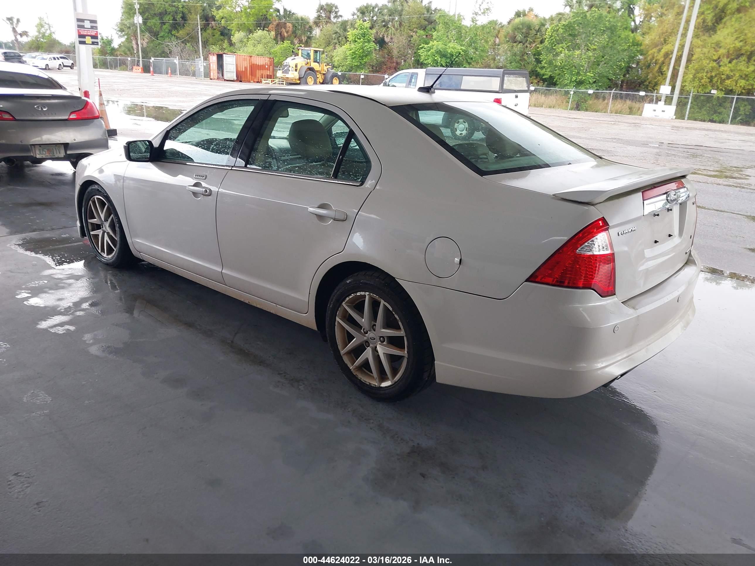 FORD FUSION image 3