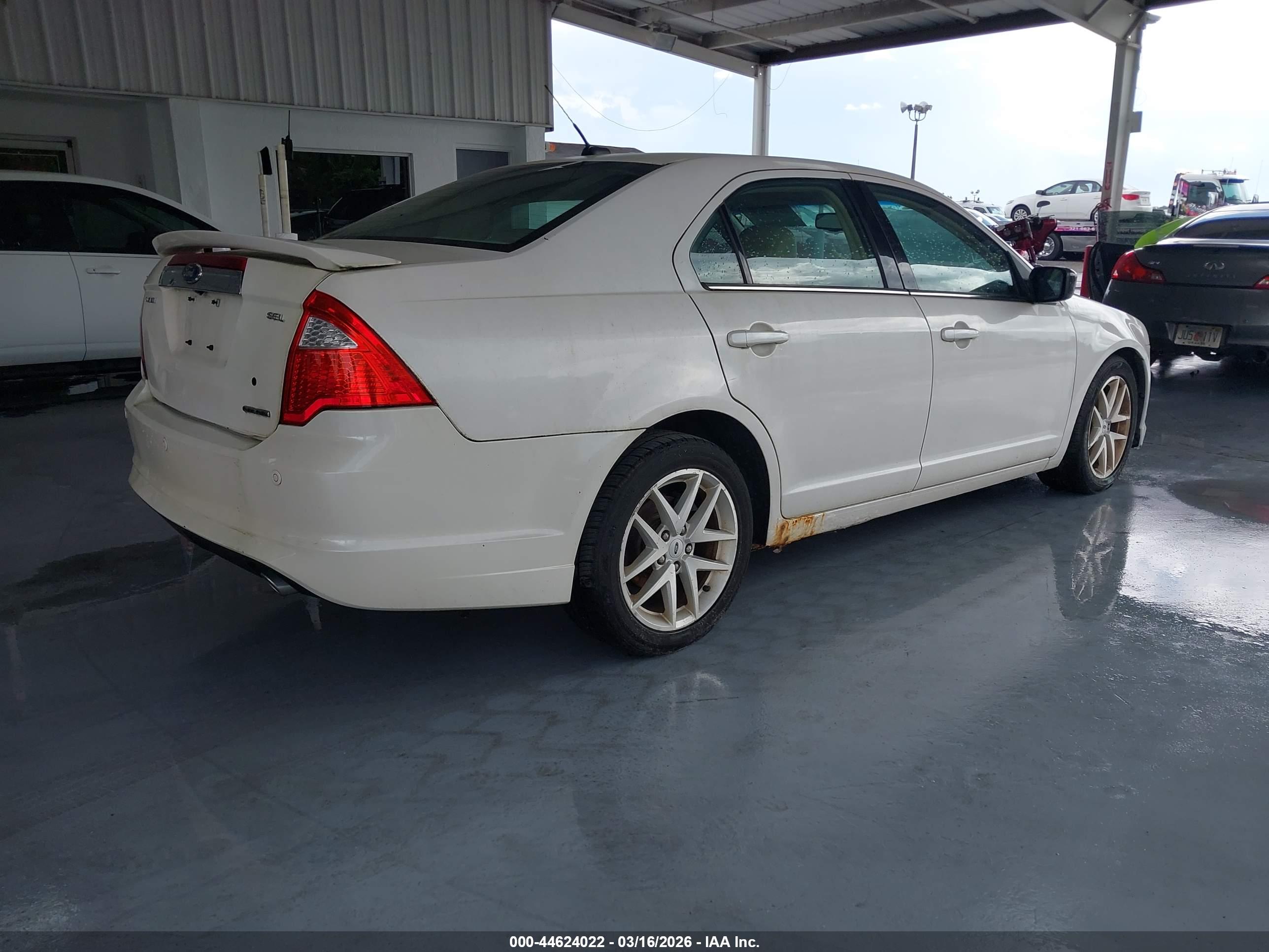 FORD FUSION image 4