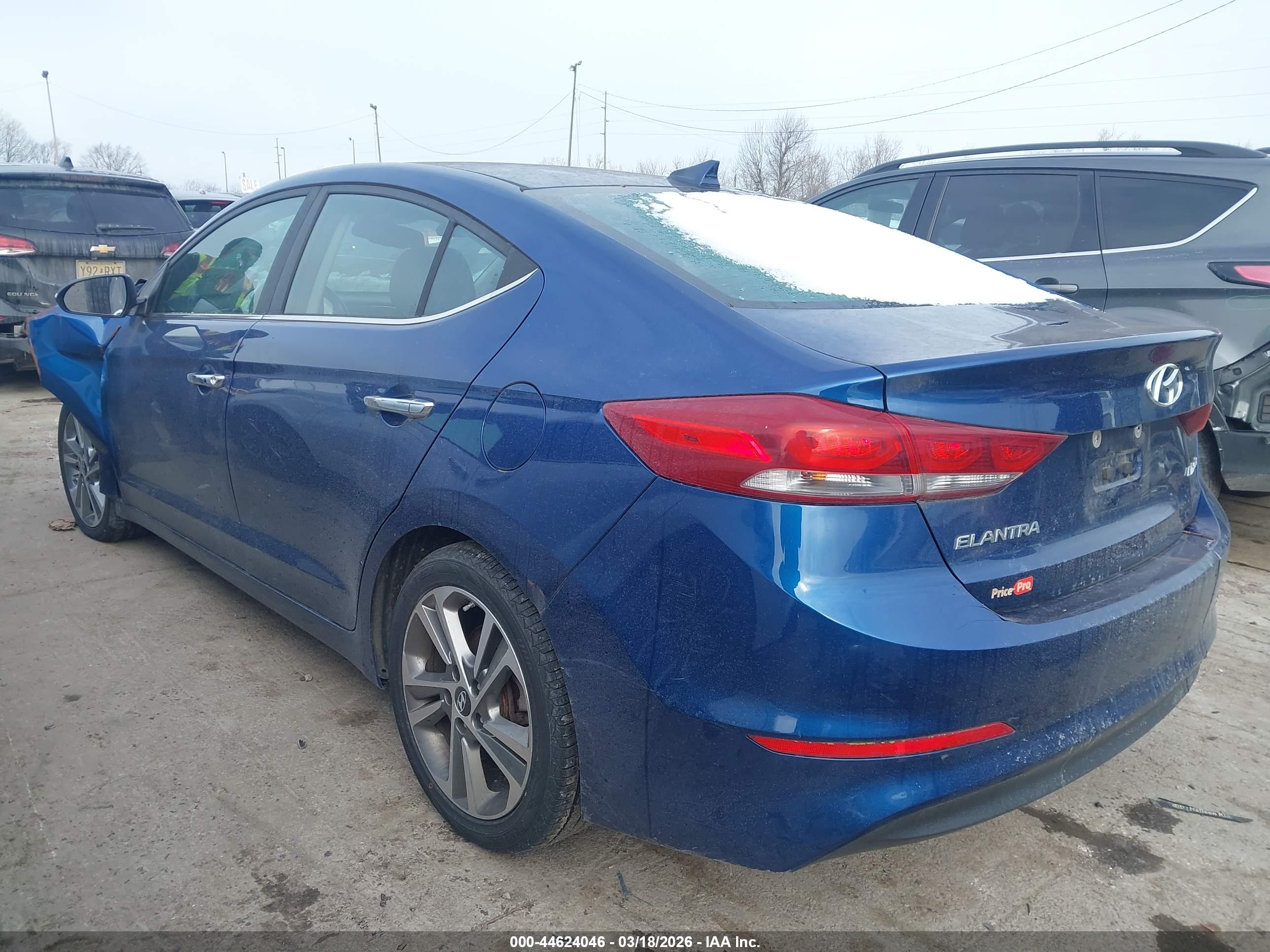 HYUNDAI ELANTRA image 3