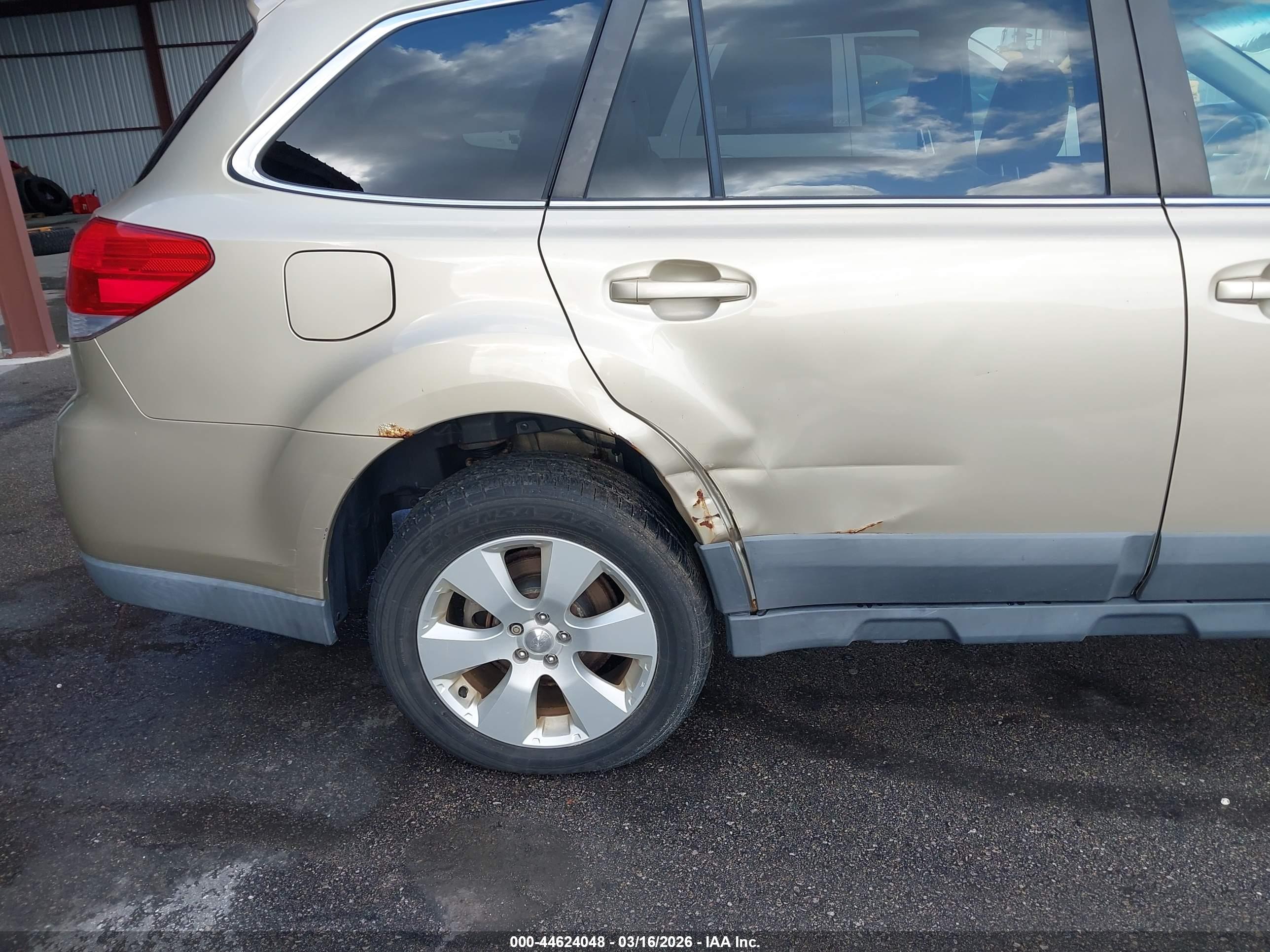 SUBARU OUTBACK image 6