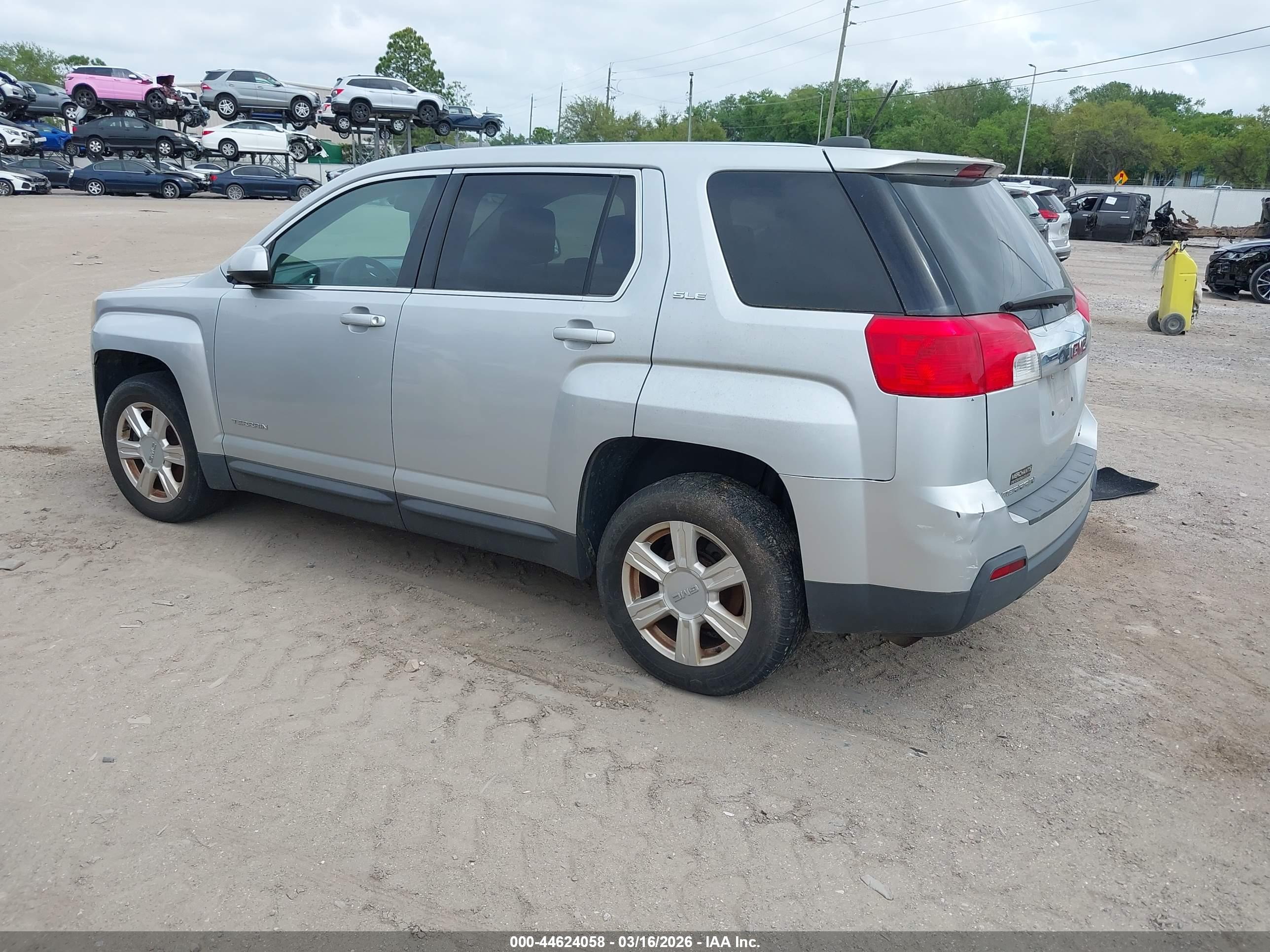 GMC TERRAIN image 3