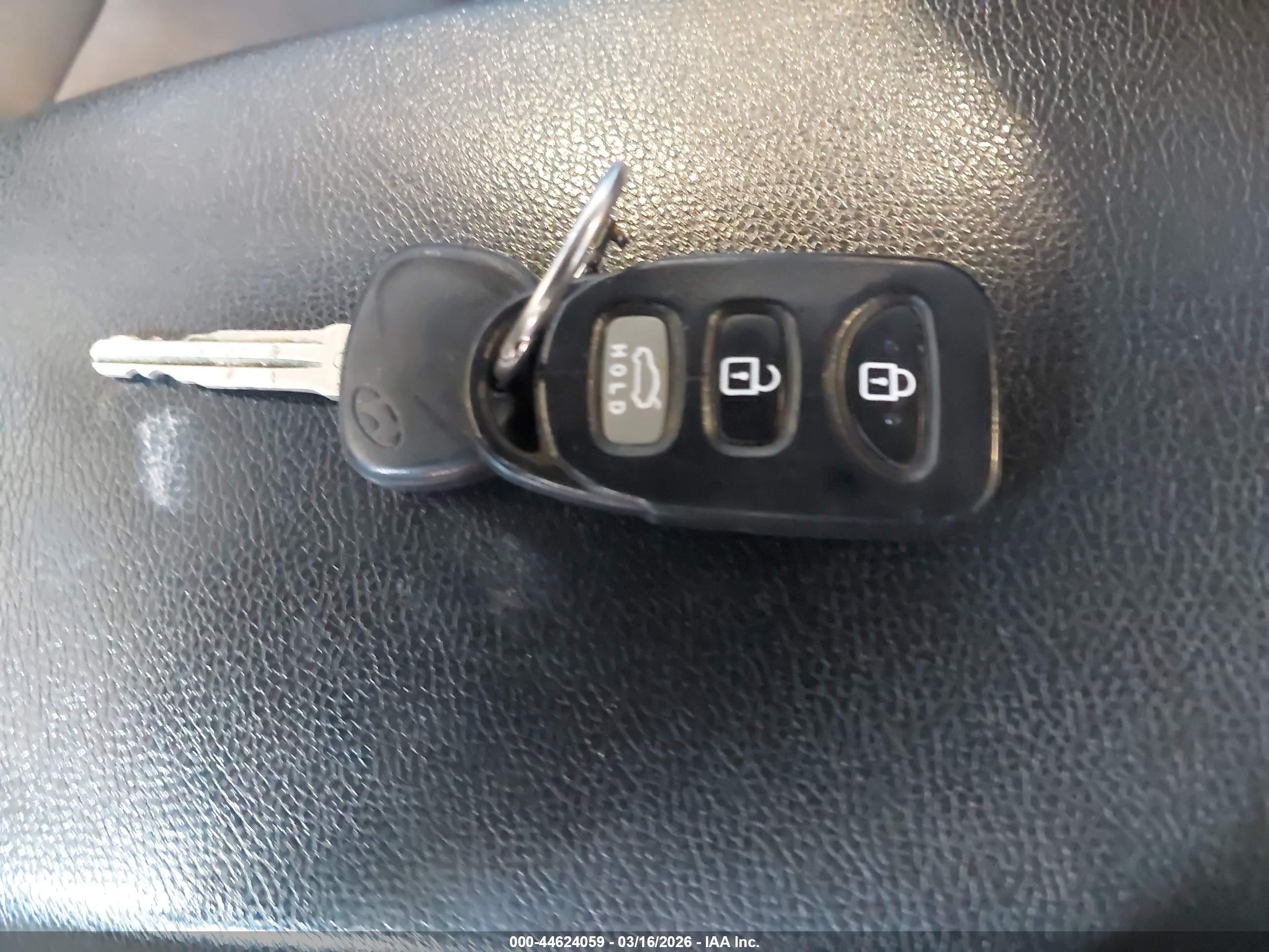 HYUNDAI ELANTRA image 11