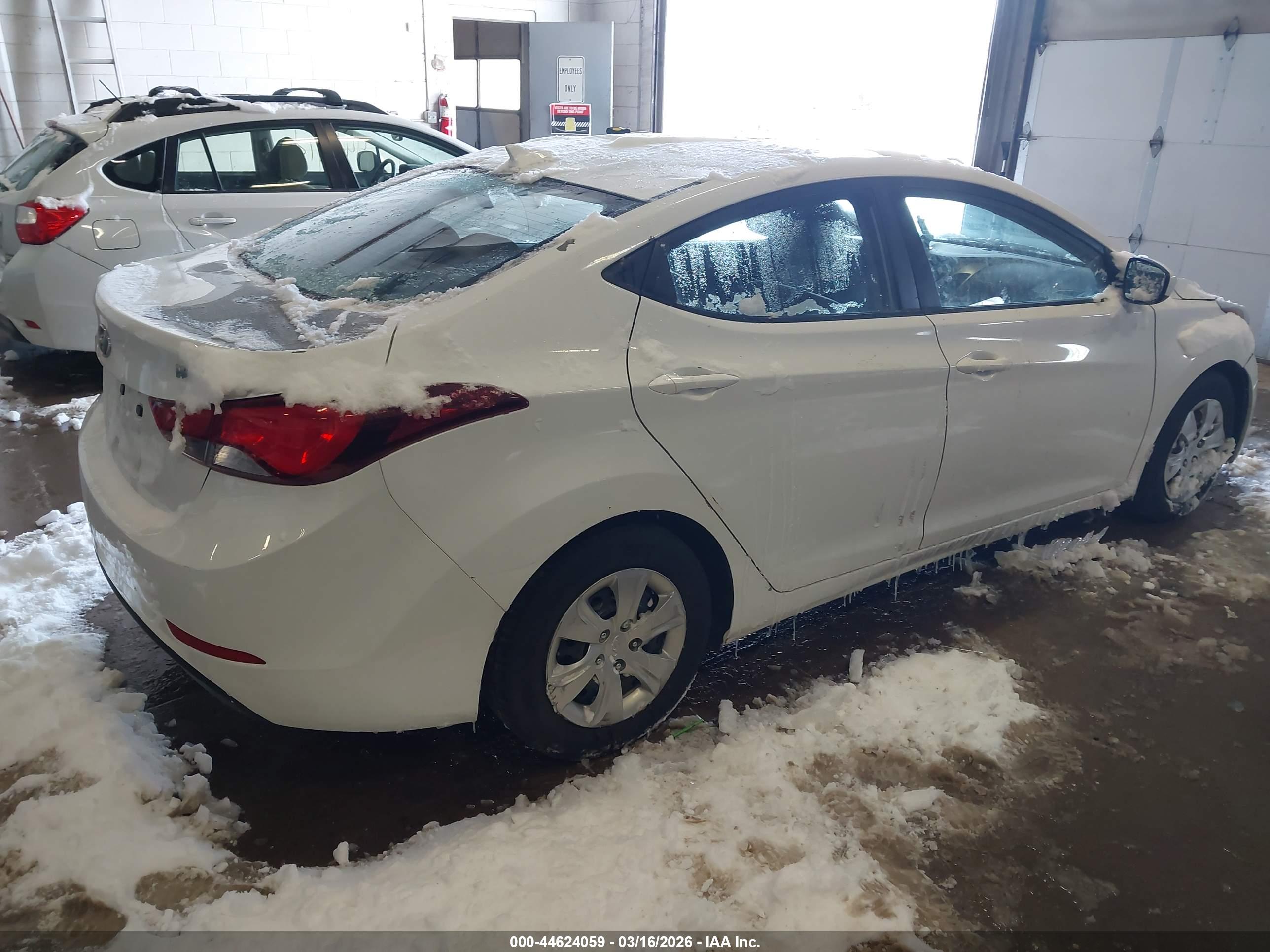 HYUNDAI ELANTRA image 4