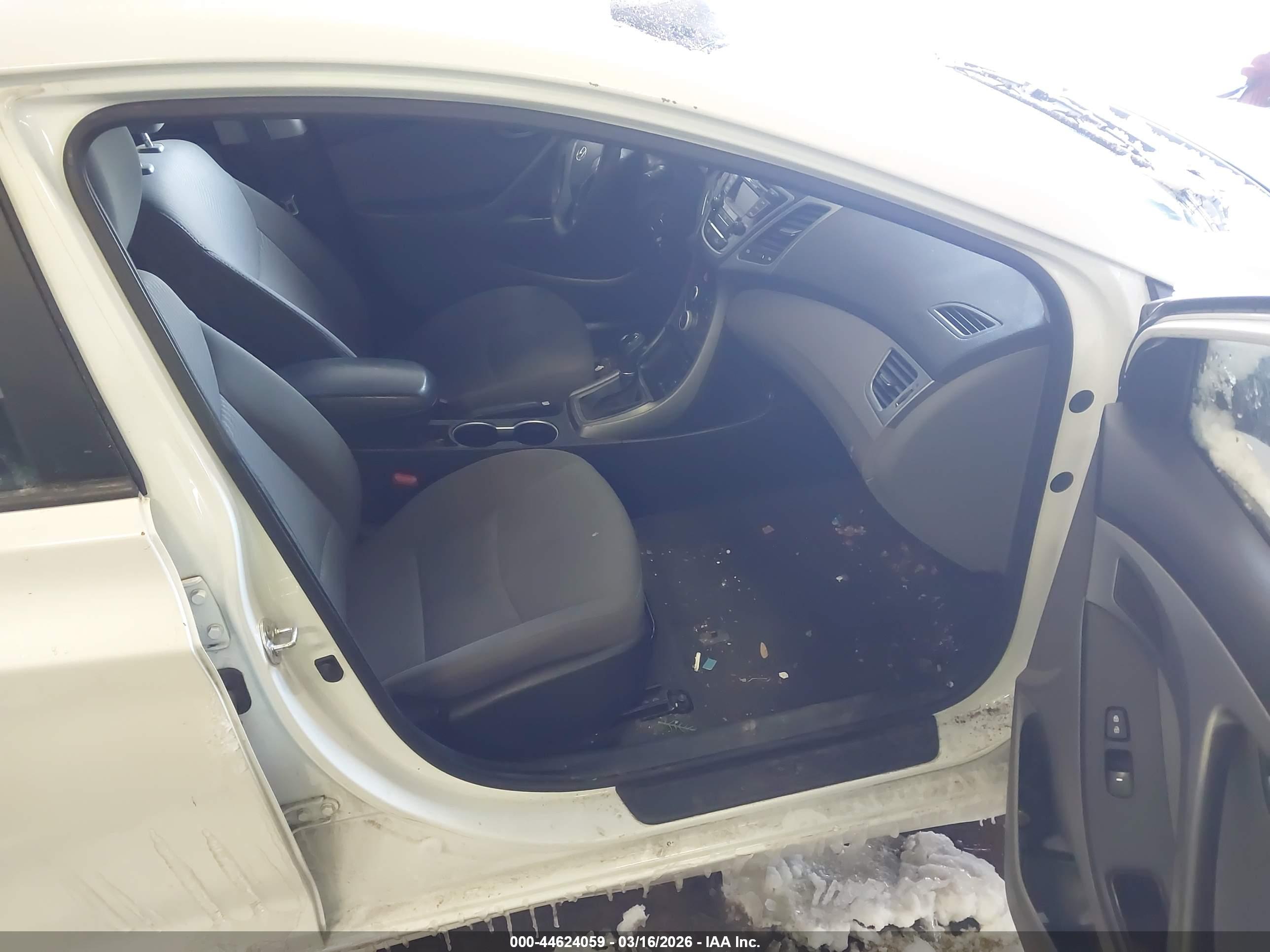 HYUNDAI ELANTRA image 5