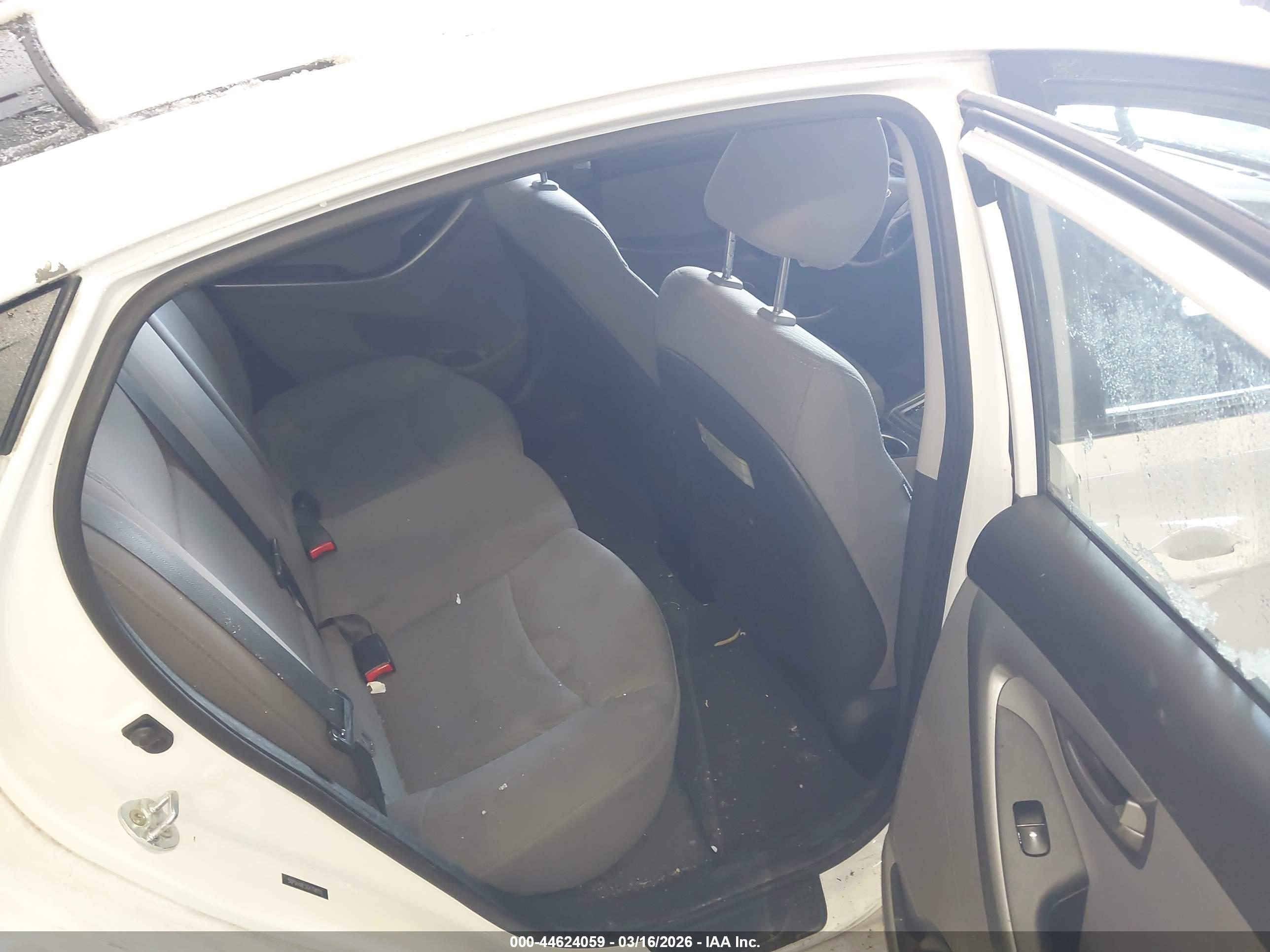 HYUNDAI ELANTRA image 8