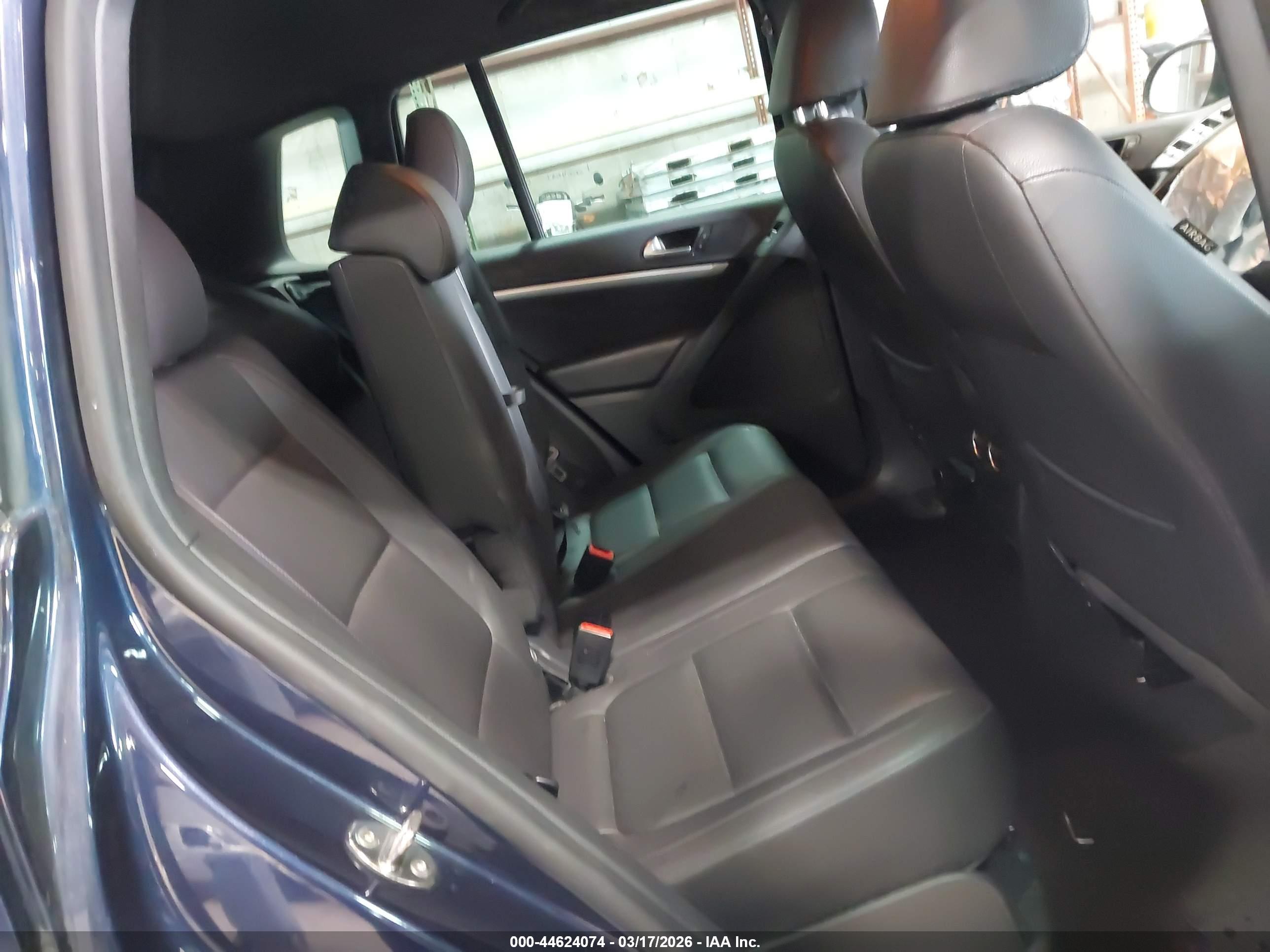 VOLKSWAGEN TIGUAN image 8