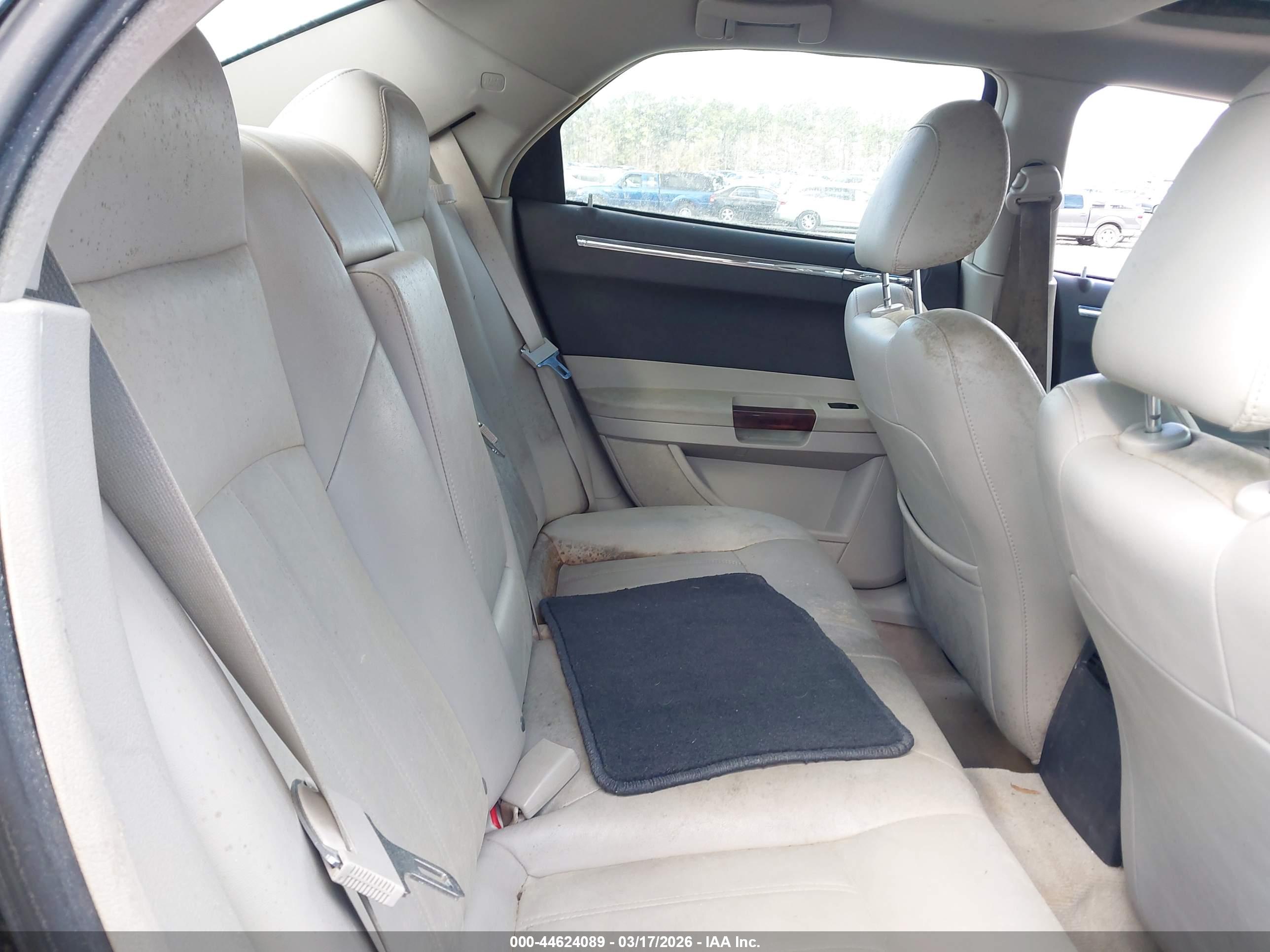 CHRYSLER 300C image 8