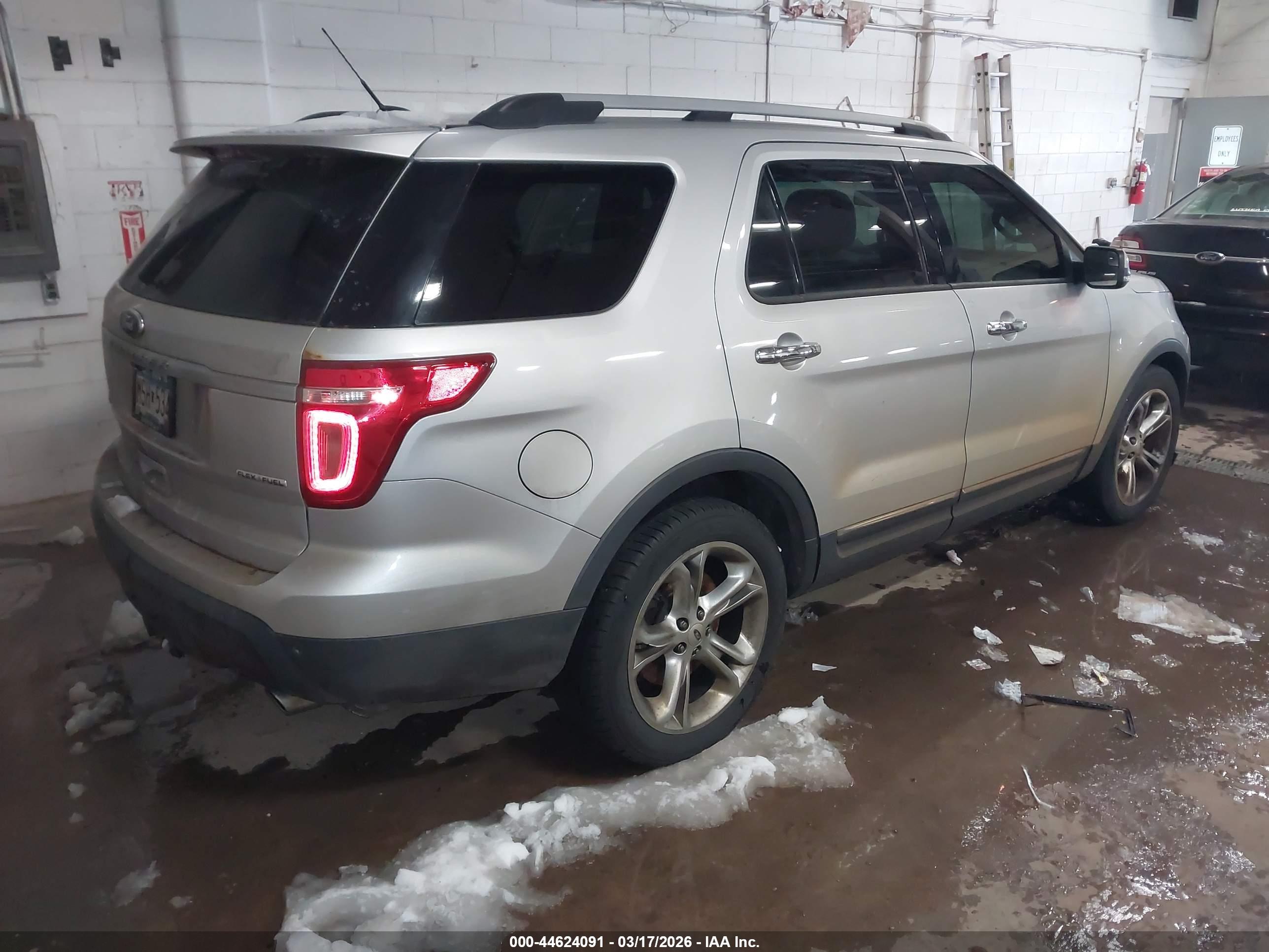 FORD EXPLORER image 4