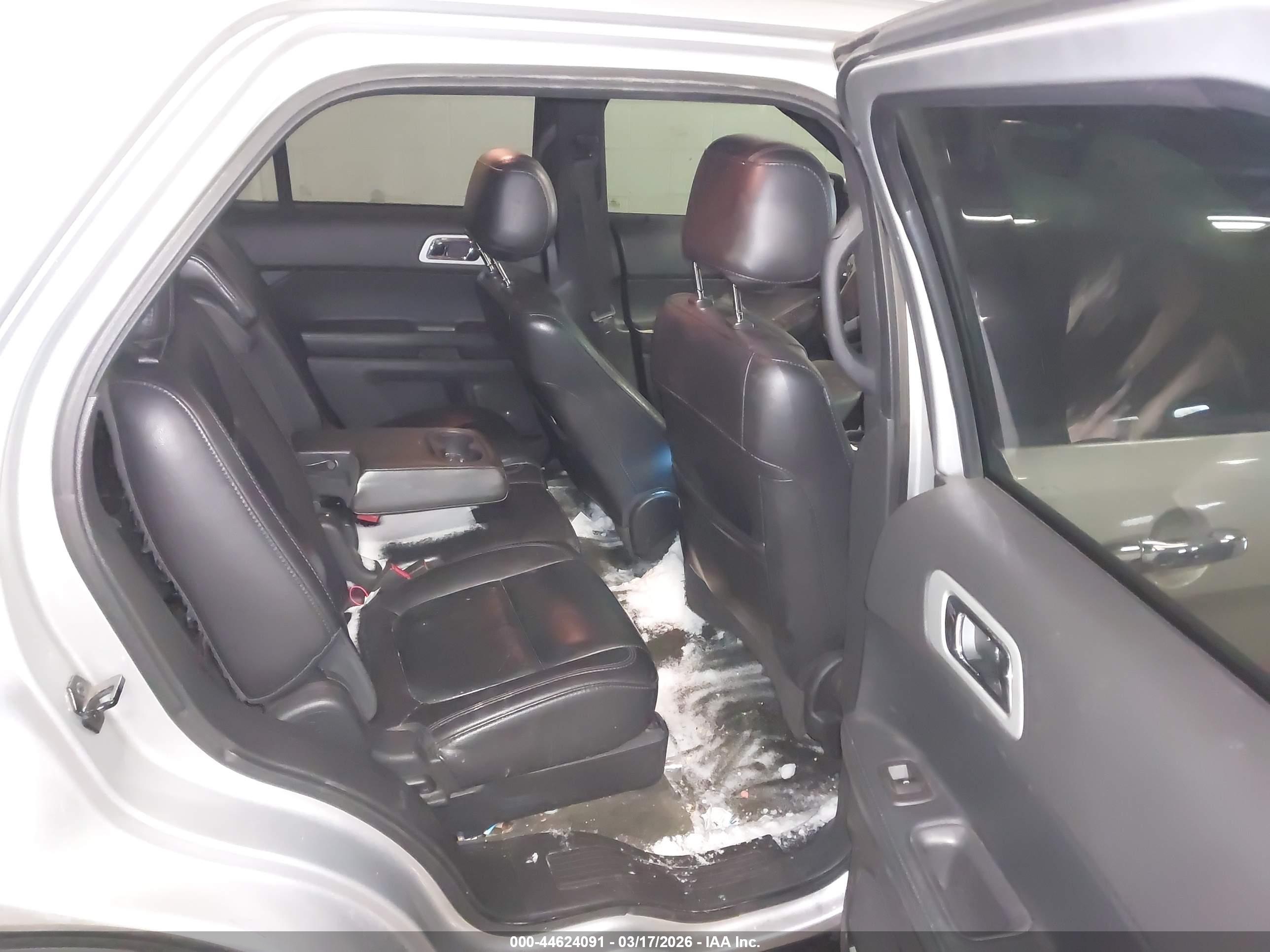 FORD EXPLORER image 8