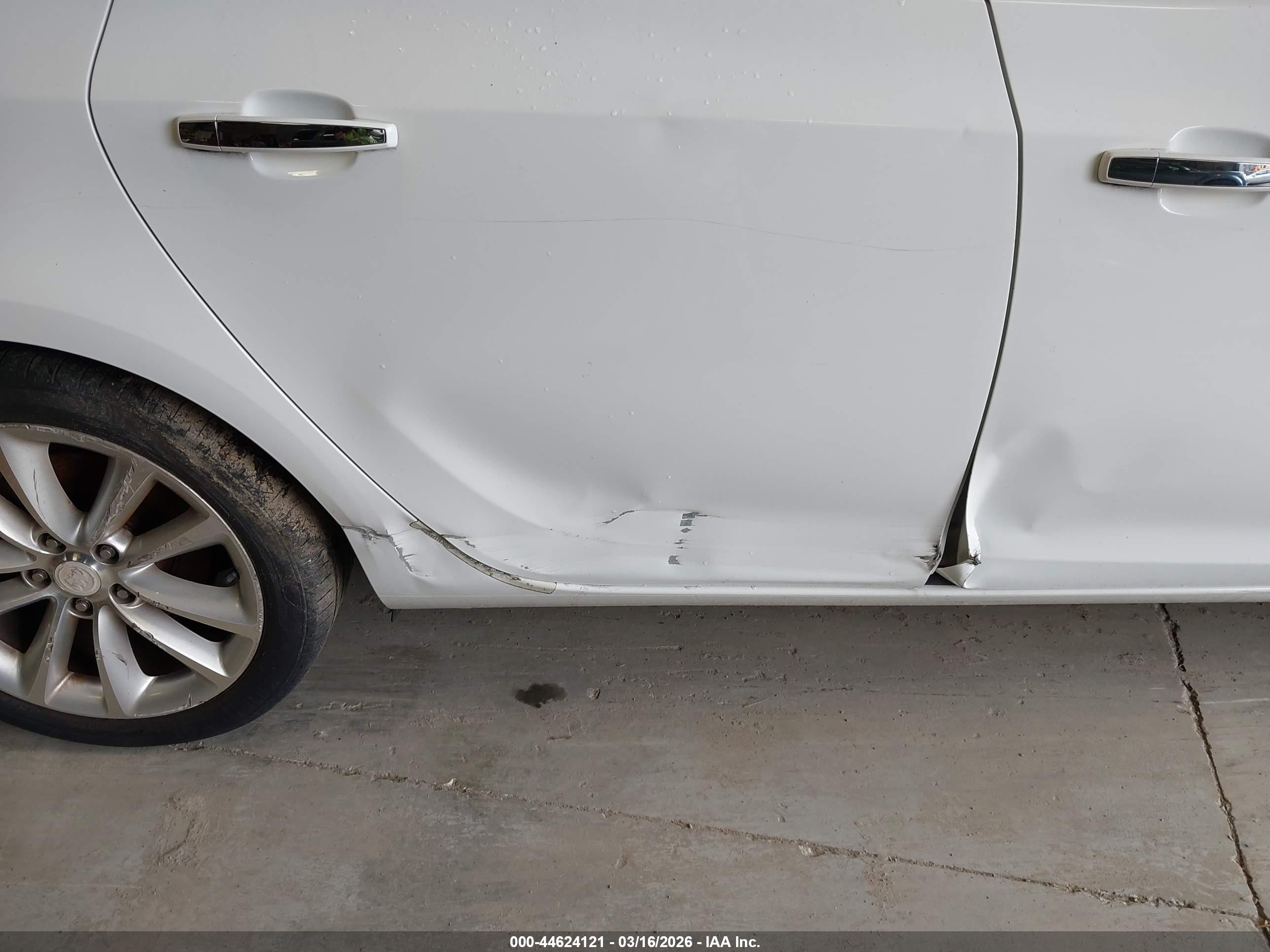 BUICK VERANO image 6