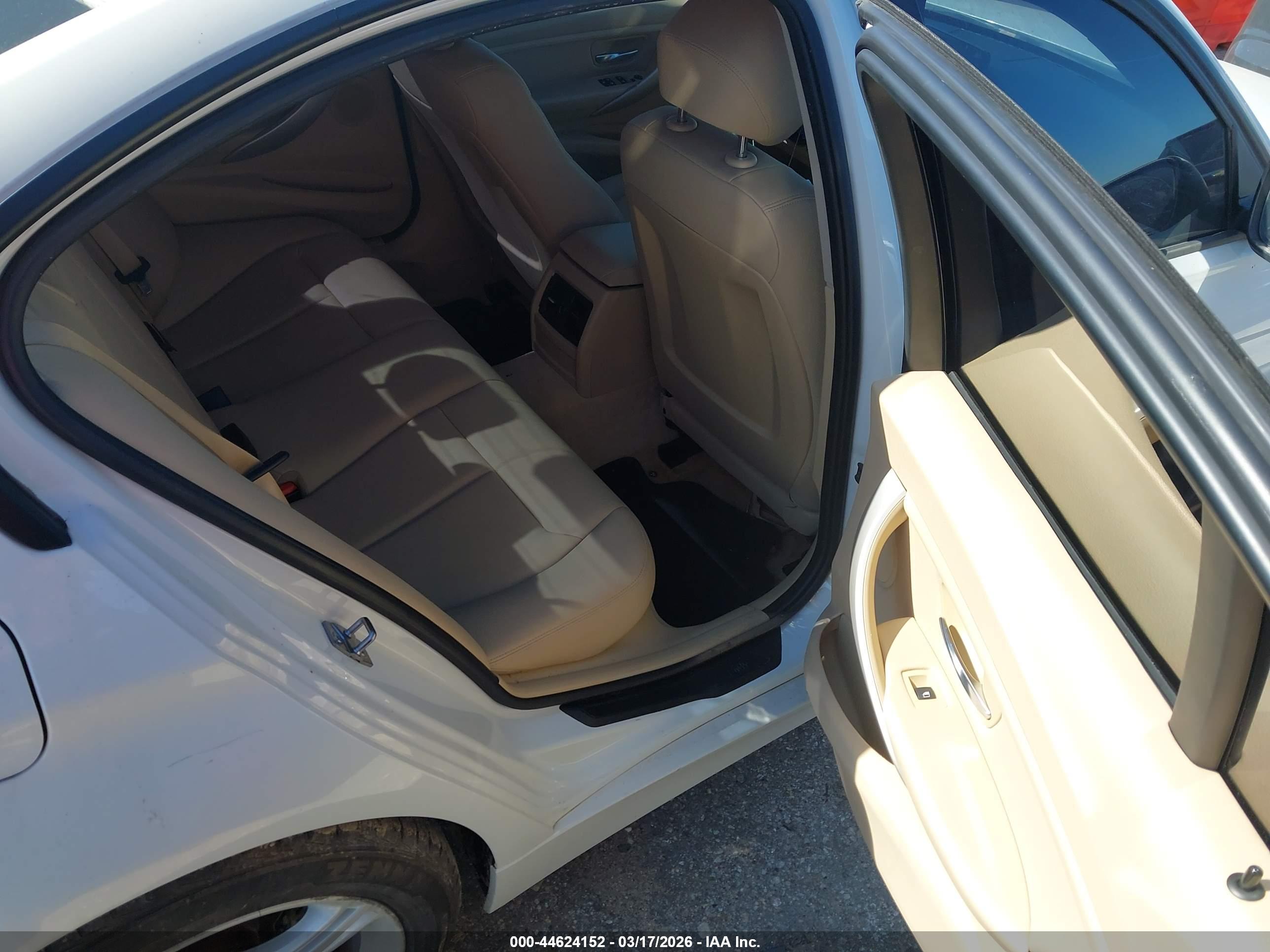 BMW 320I image 8