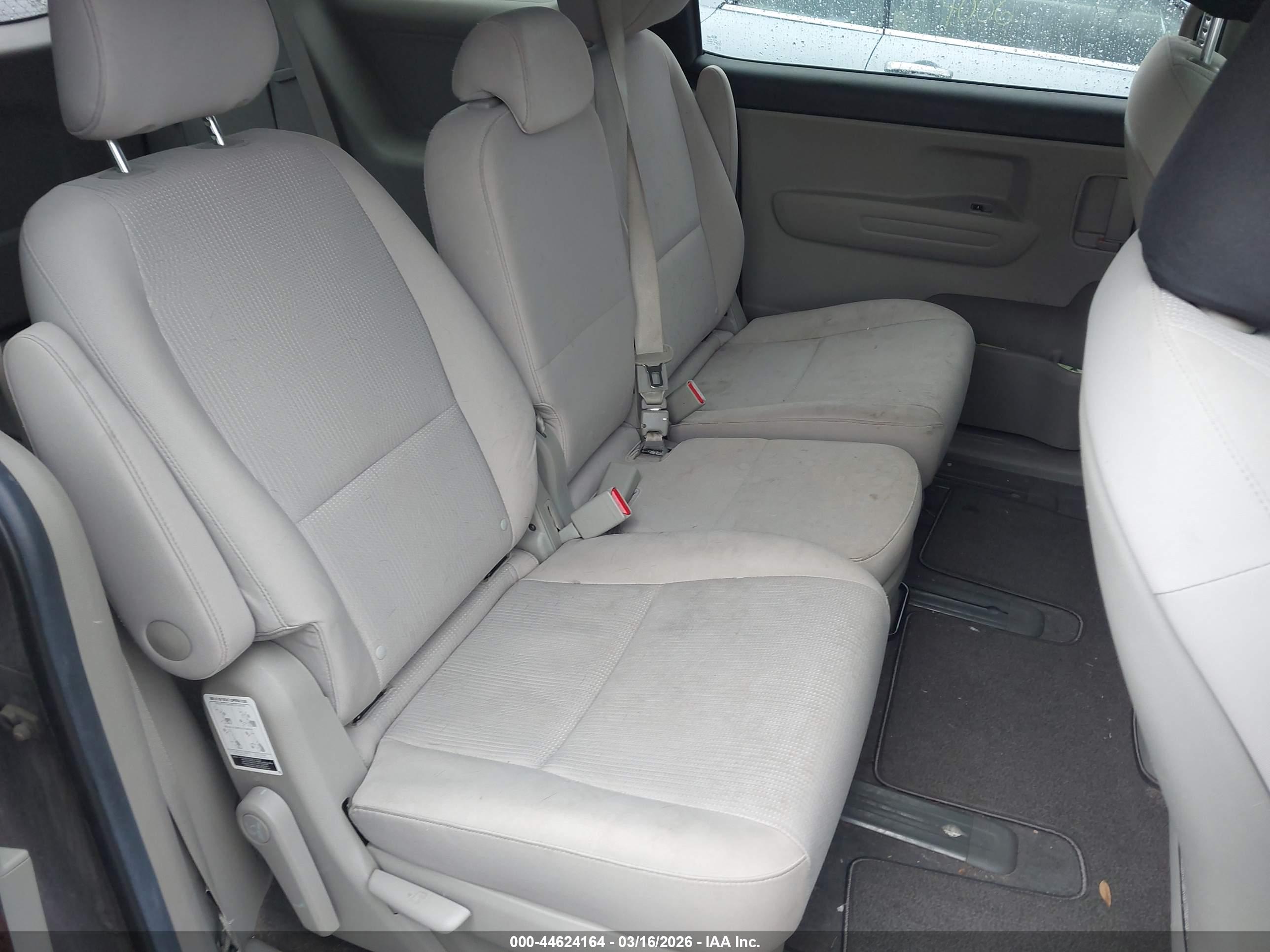 KIA SEDONA image 8