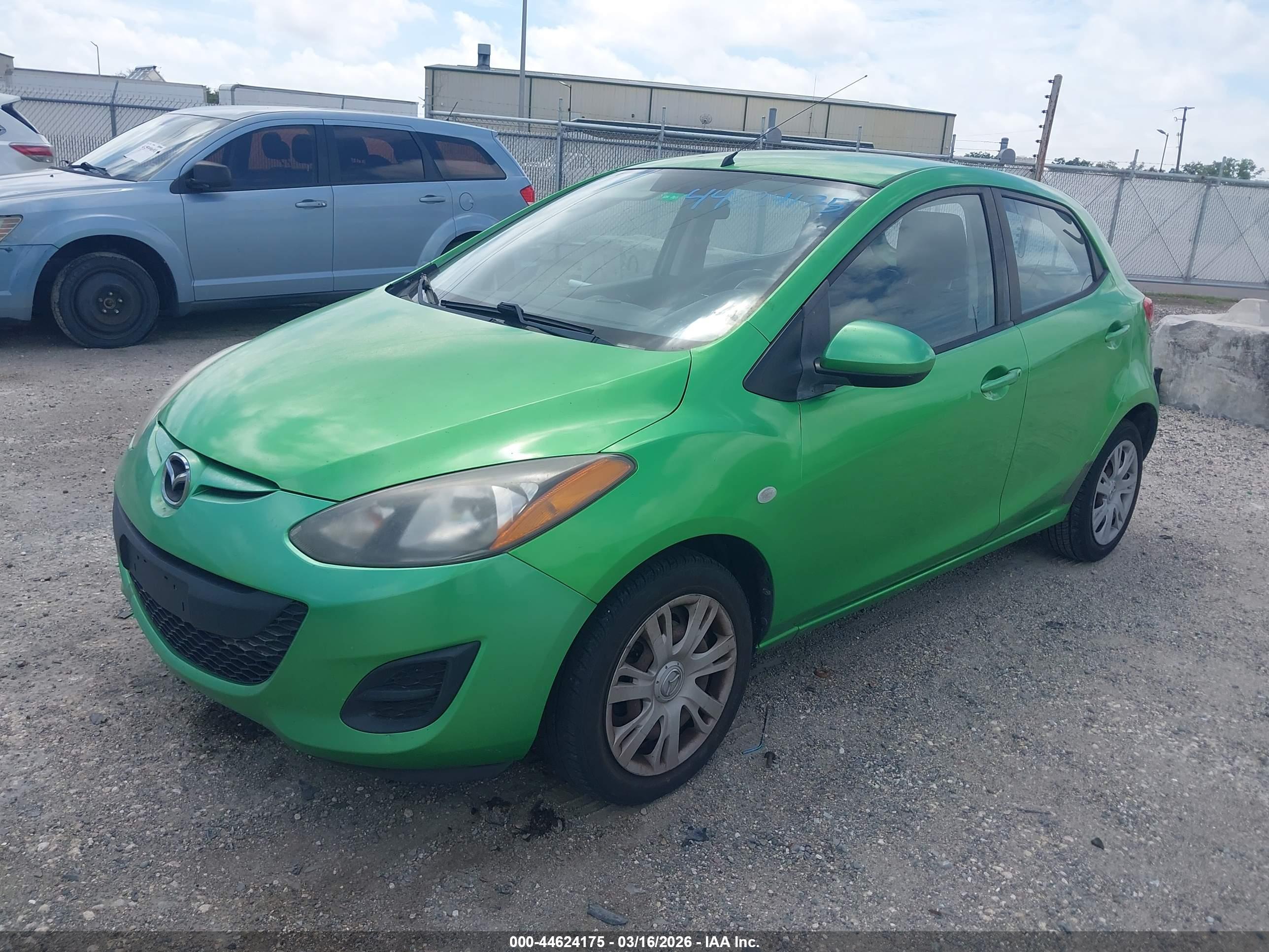 MAZDA MAZDA2 image 2