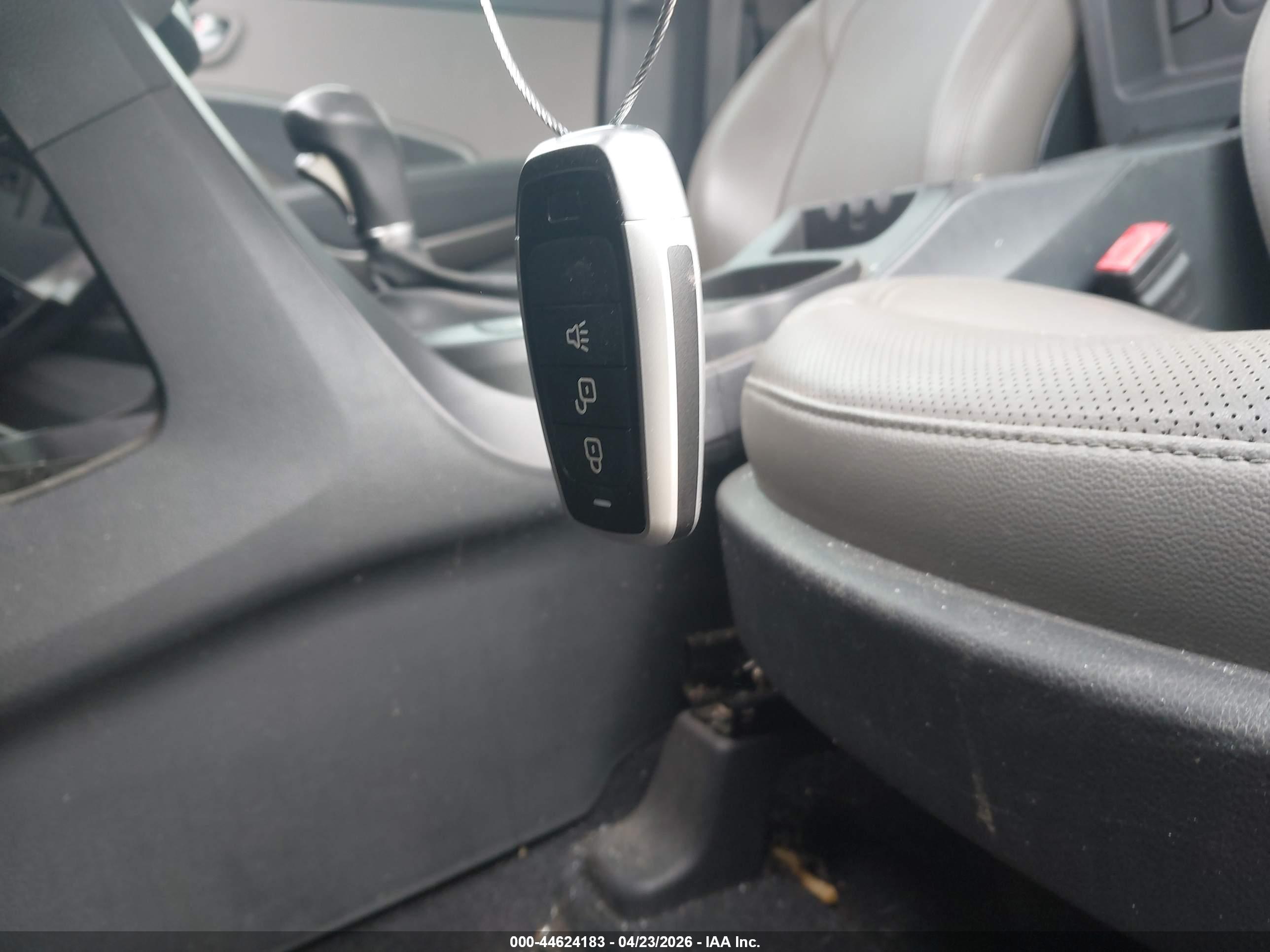 HYUNDAI SANTA image 11