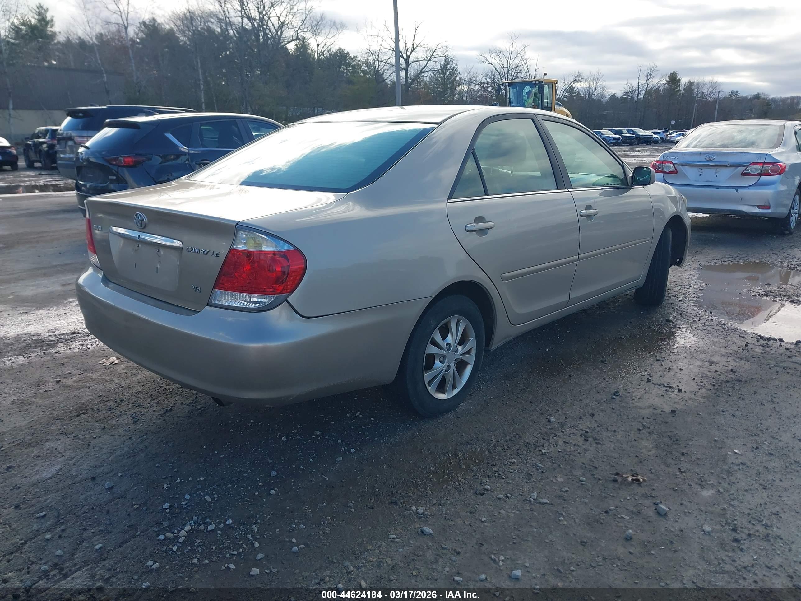 TOYOTA CAMRY image 4