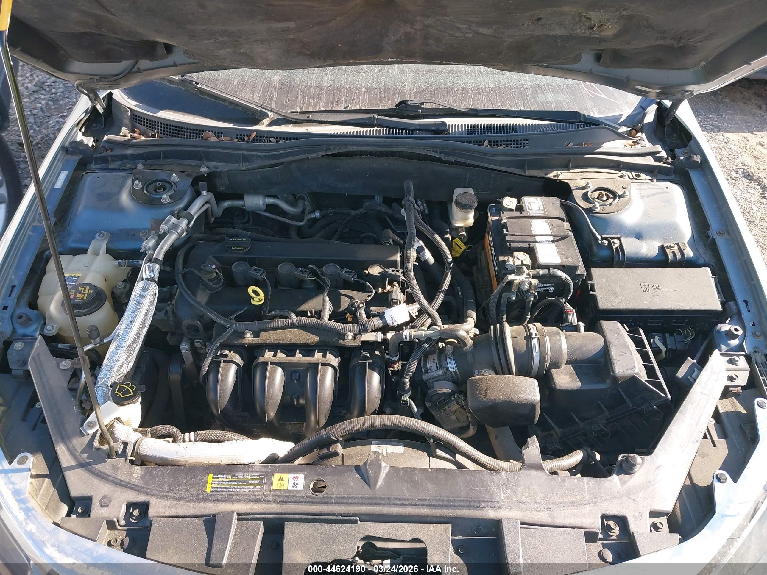 FORD FUSION image 10