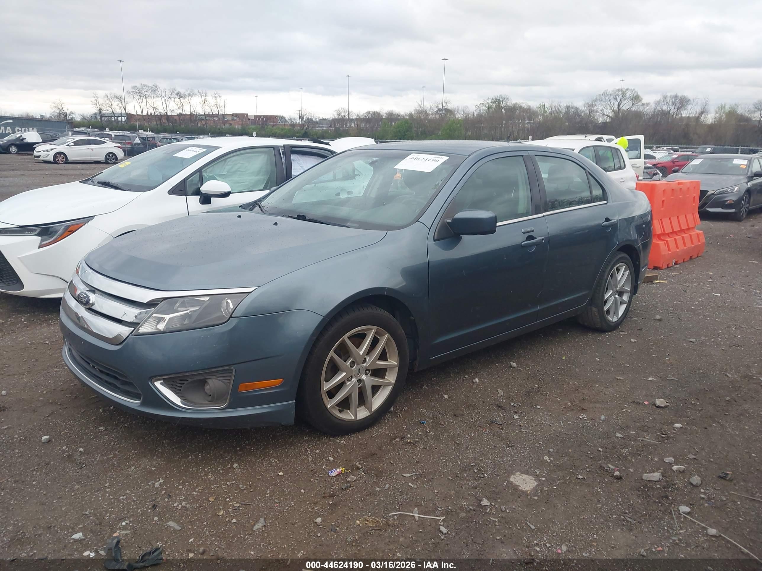 FORD FUSION image 2