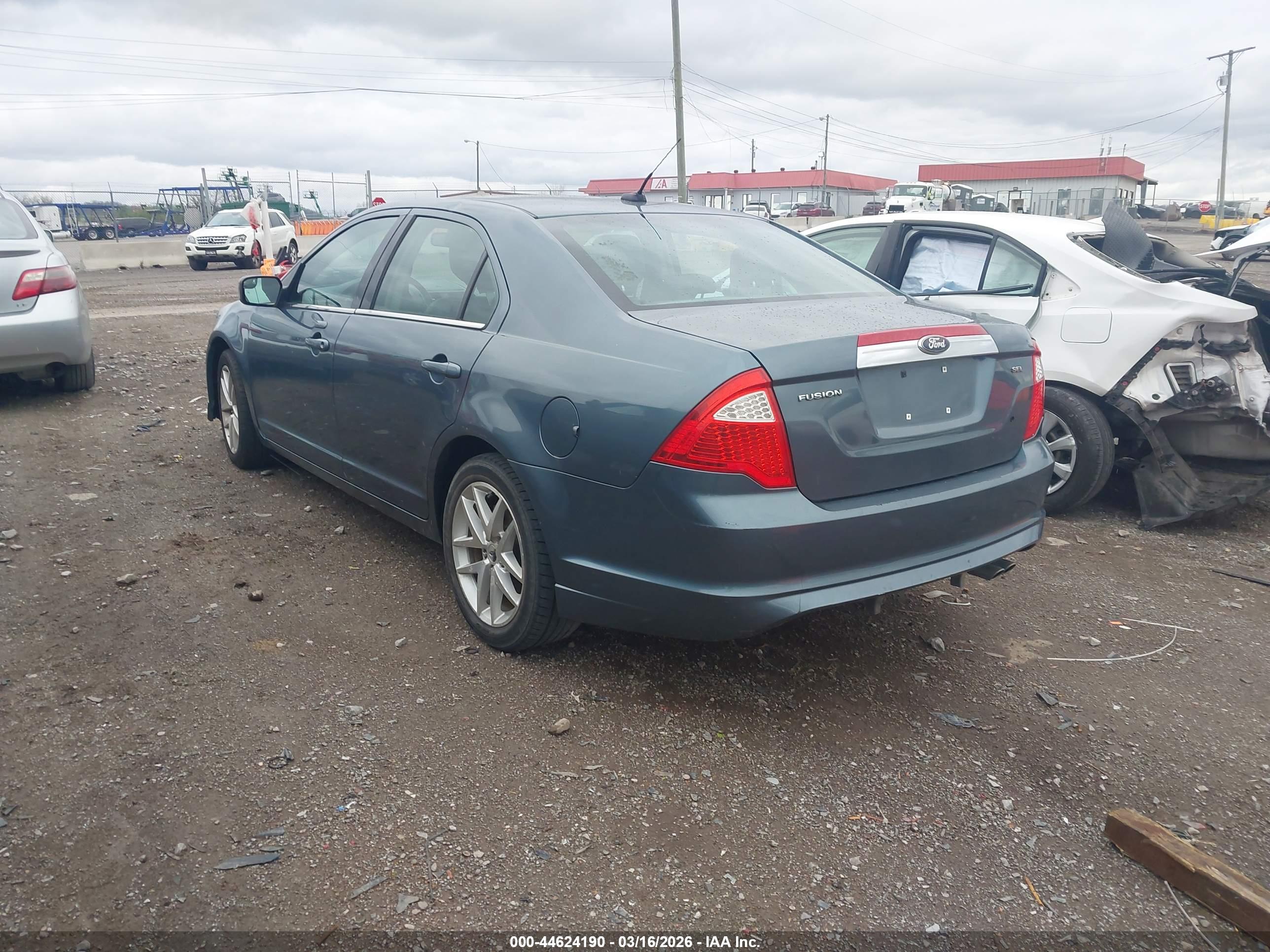 FORD FUSION image 3