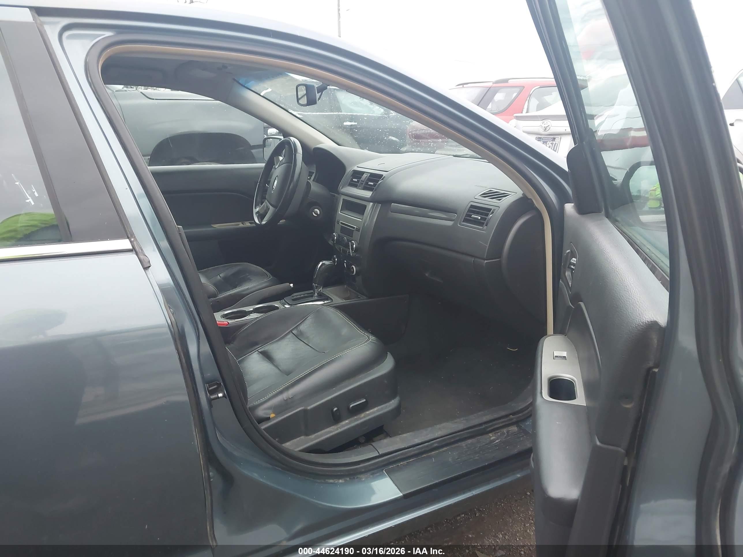 FORD FUSION image 5