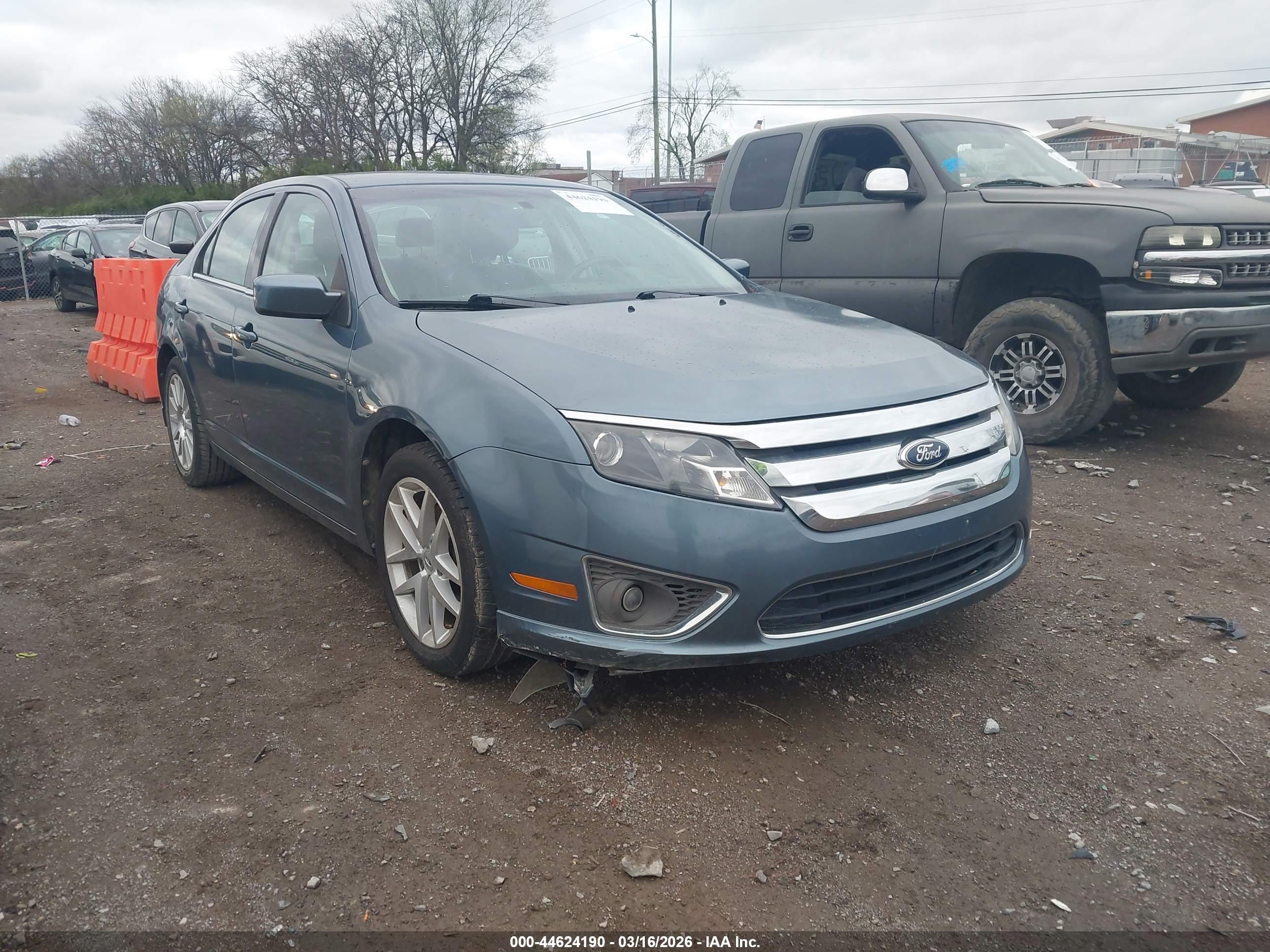 FORD FUSION image 6
