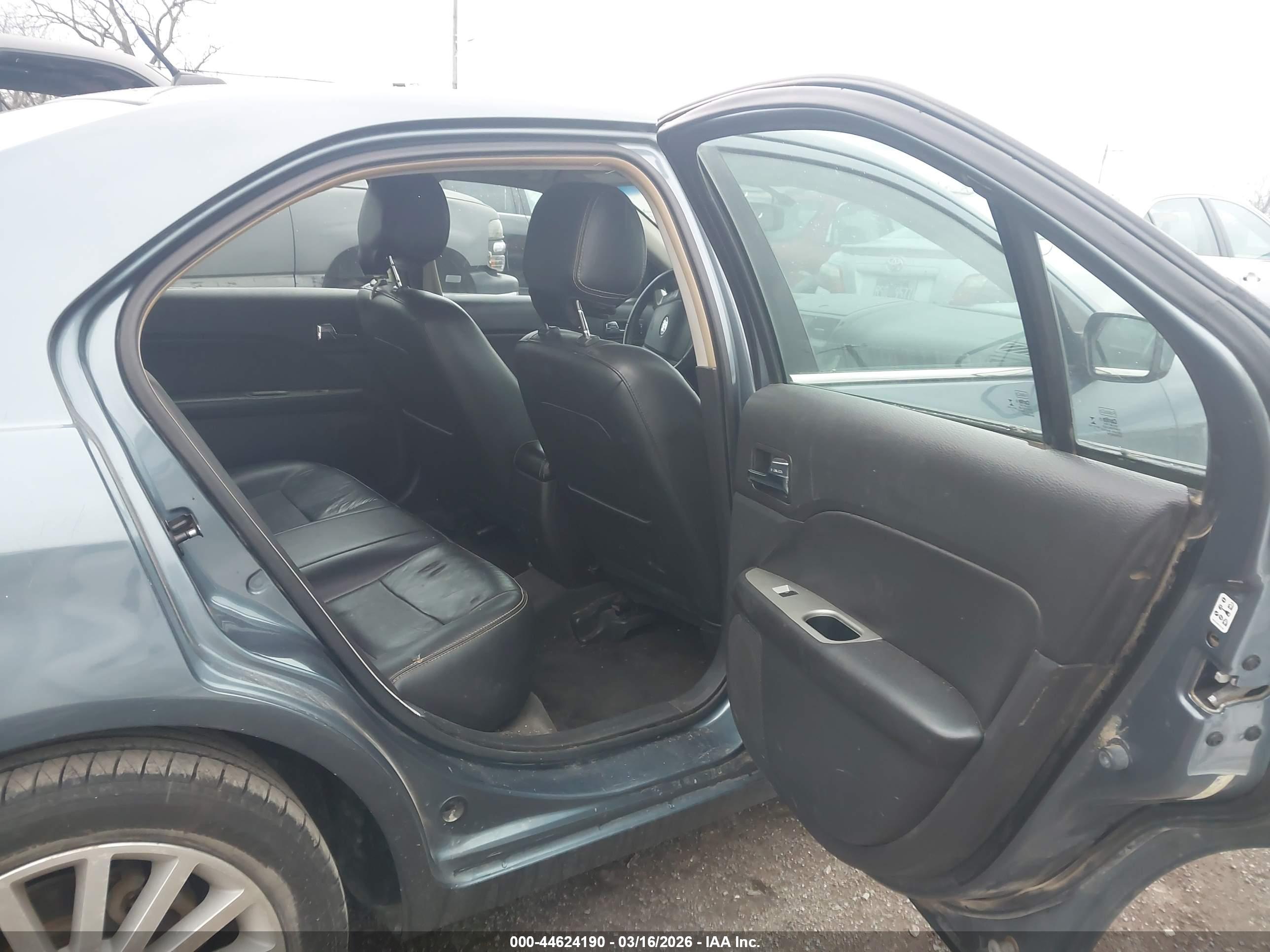 FORD FUSION image 8