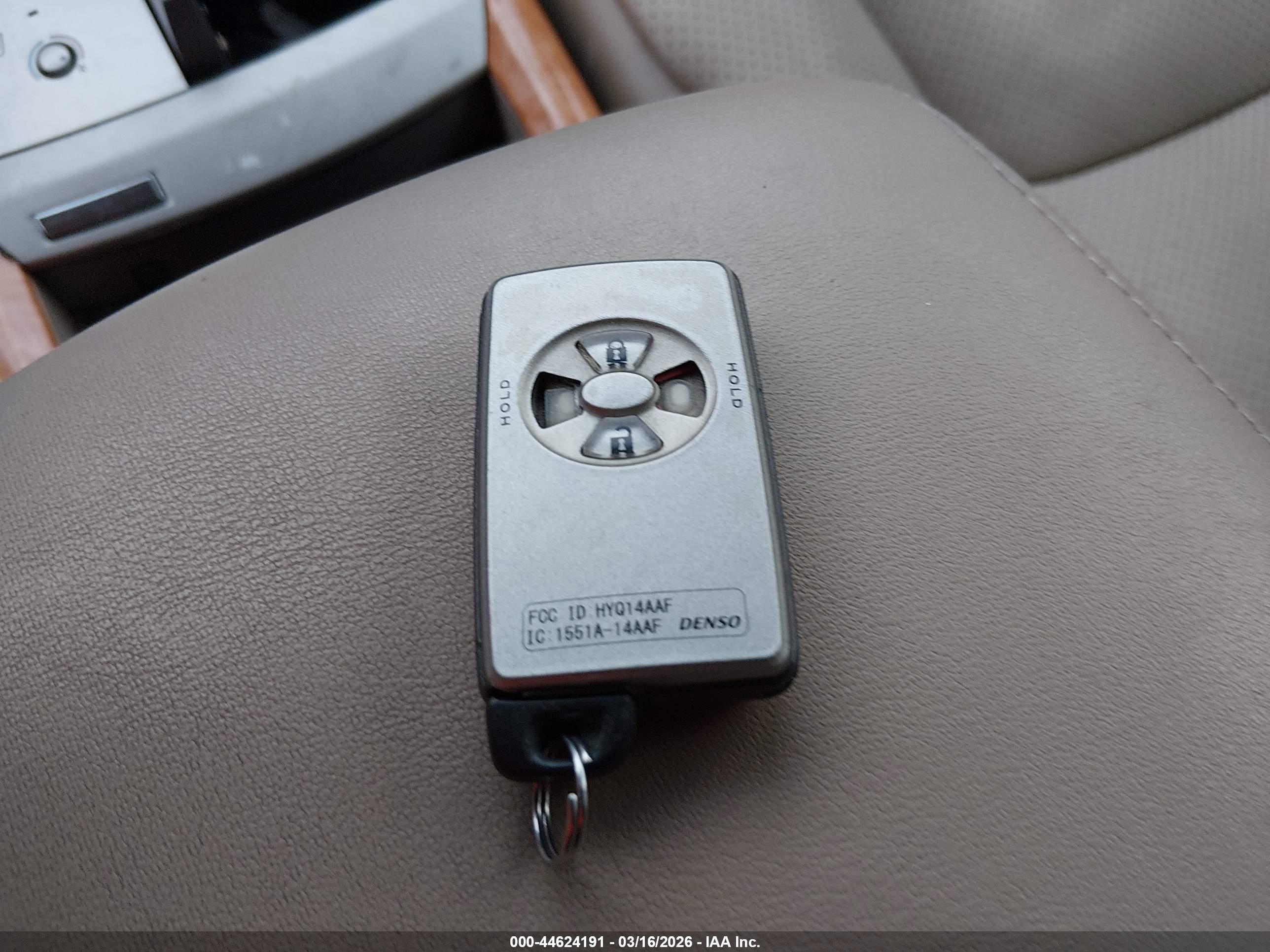 TOYOTA AVALON image 11