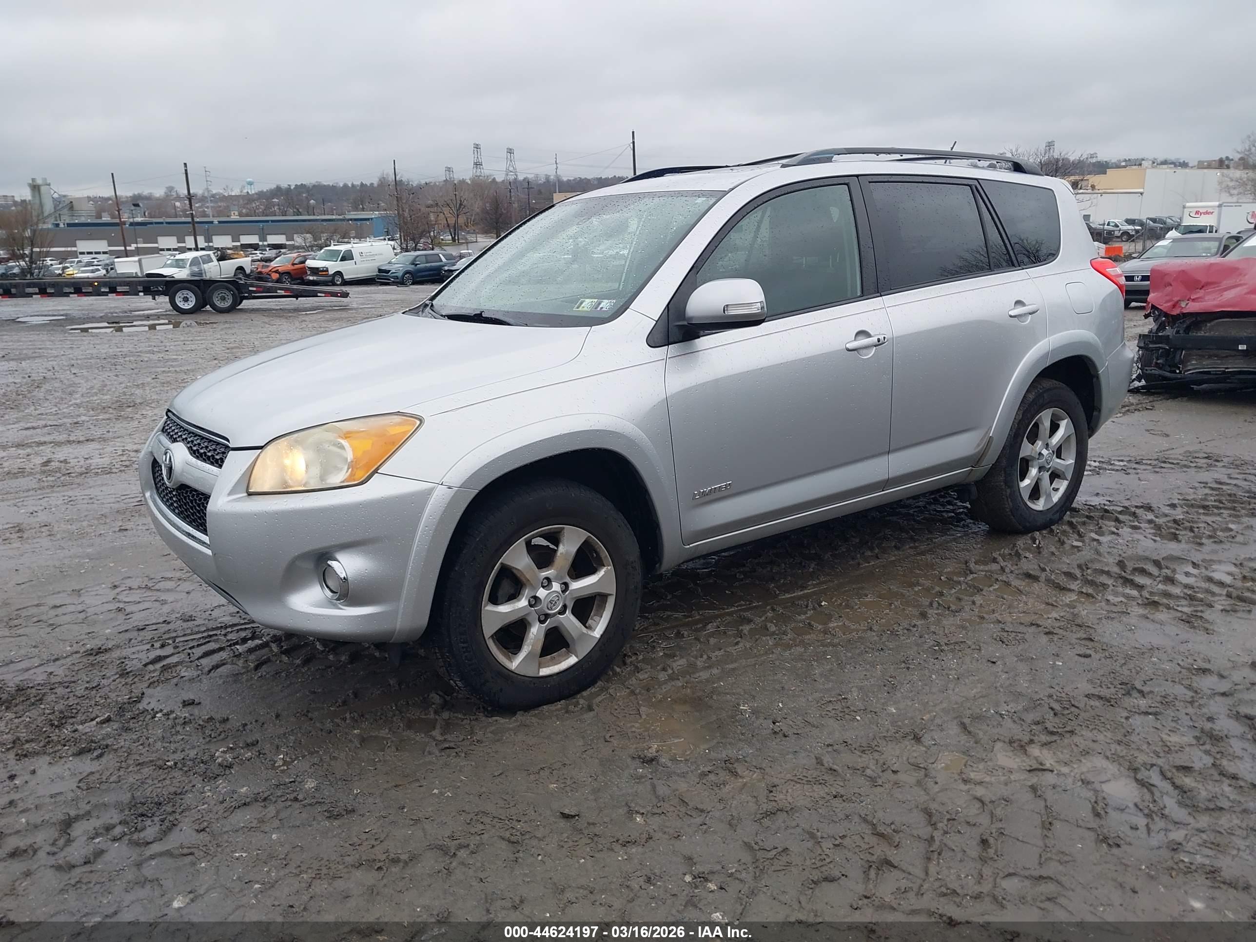 TOYOTA RAV4 image 2