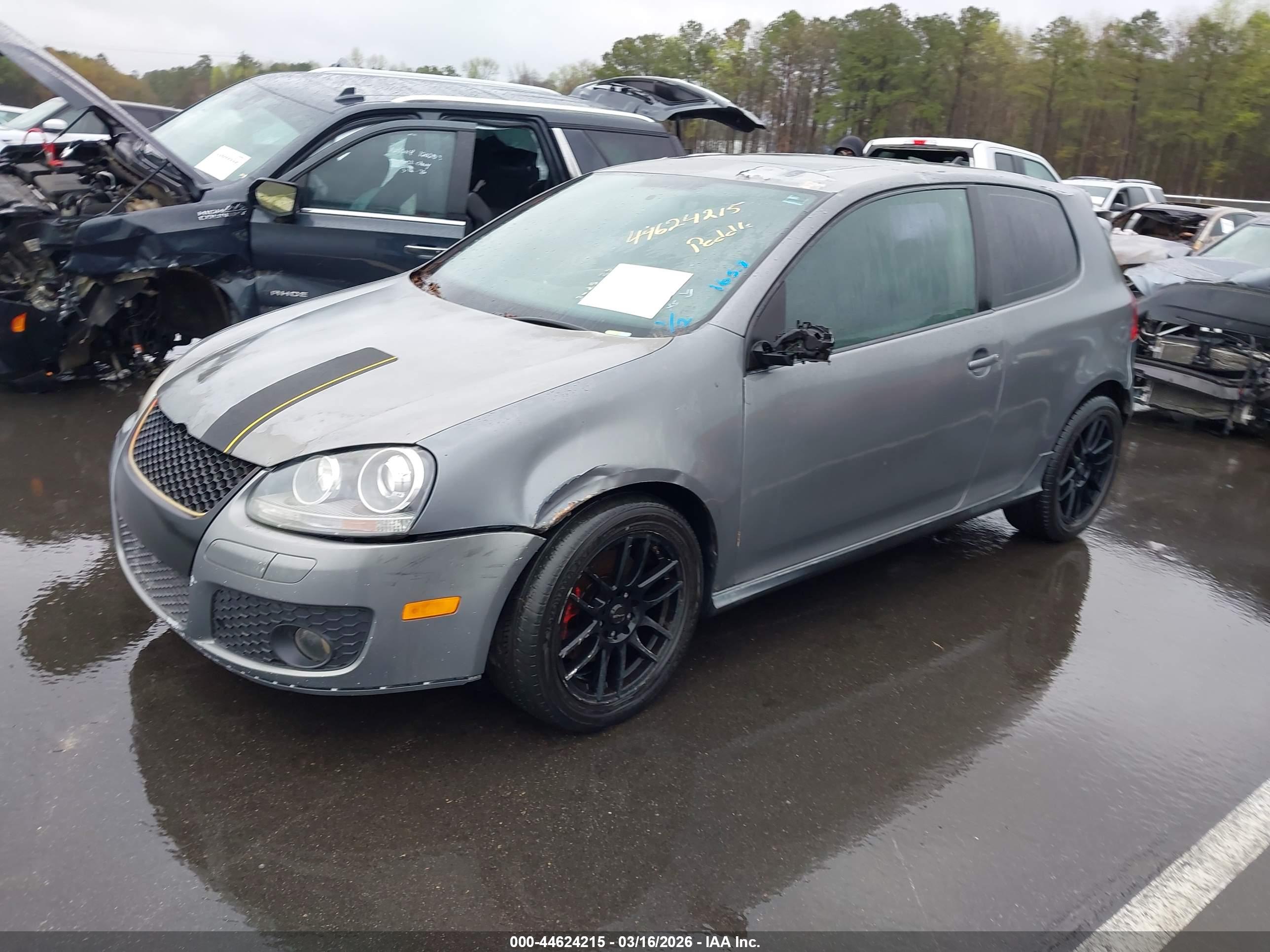 VOLKSWAGEN GTI image 2