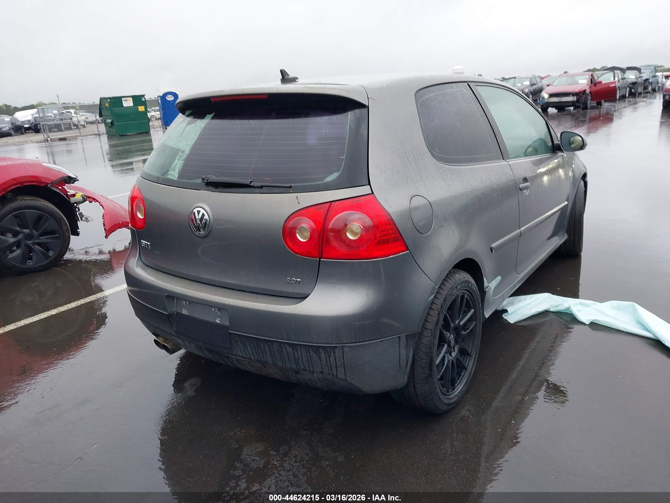 VOLKSWAGEN GTI image 4