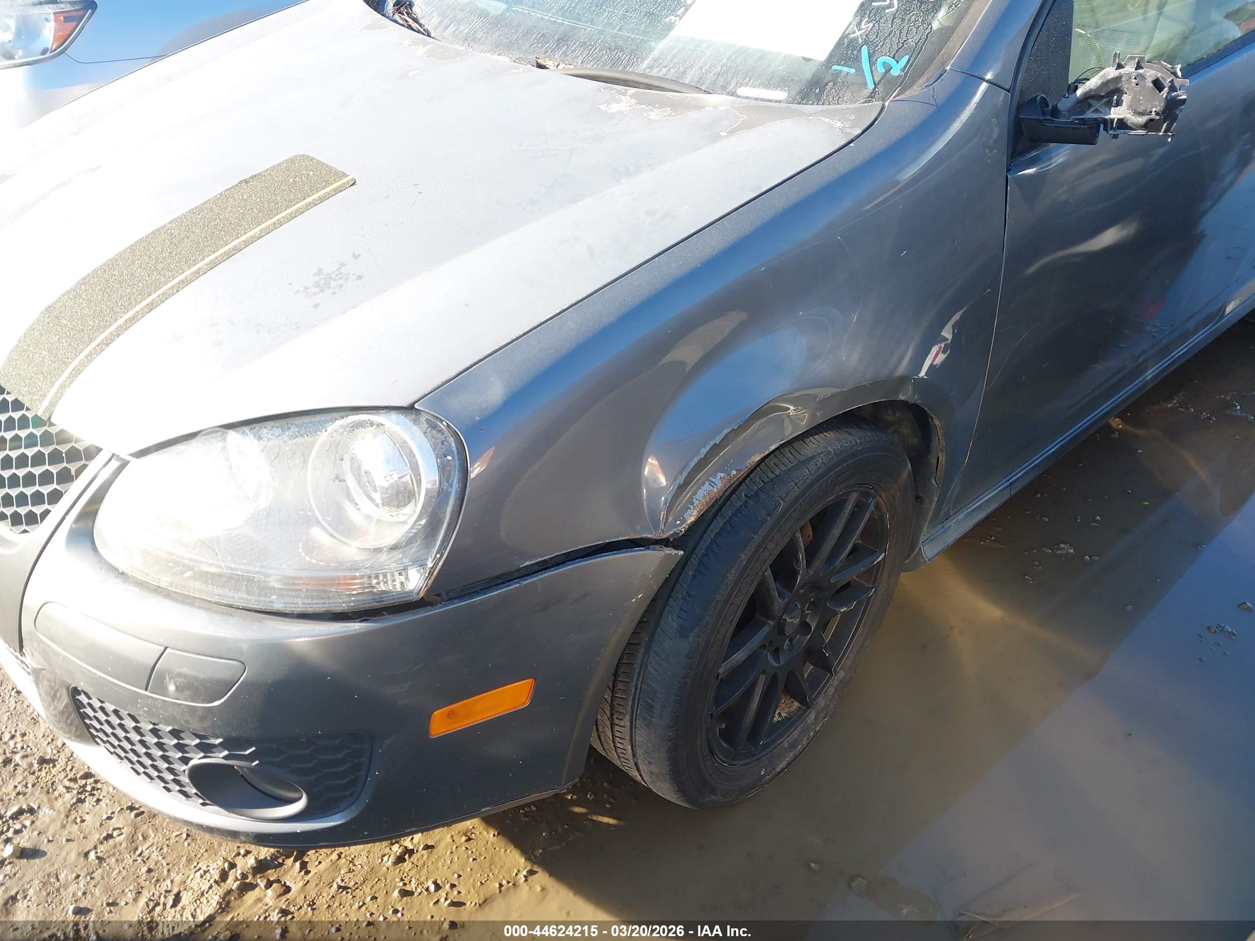 VOLKSWAGEN GTI image 6