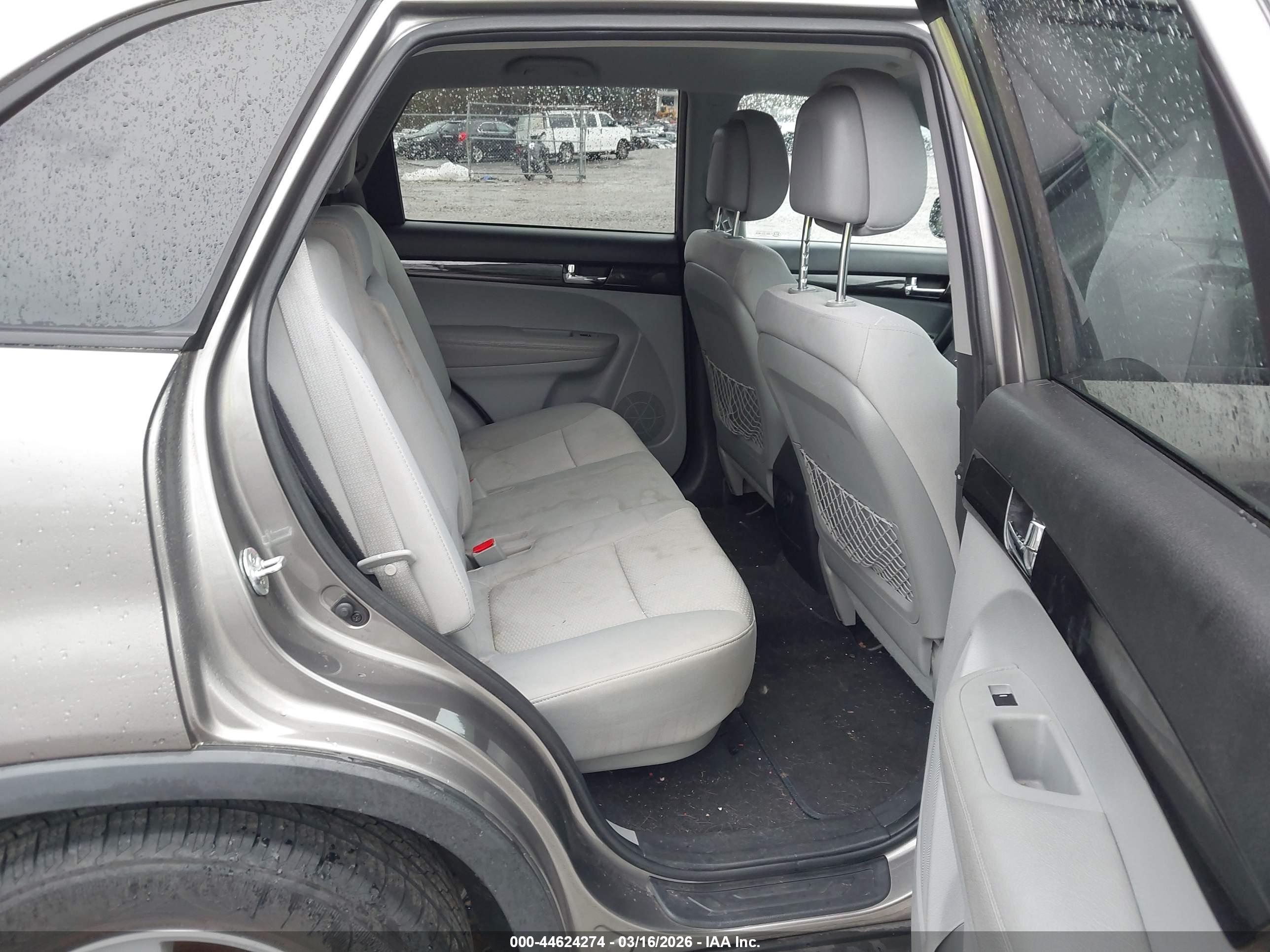 KIA SORENTO image 8