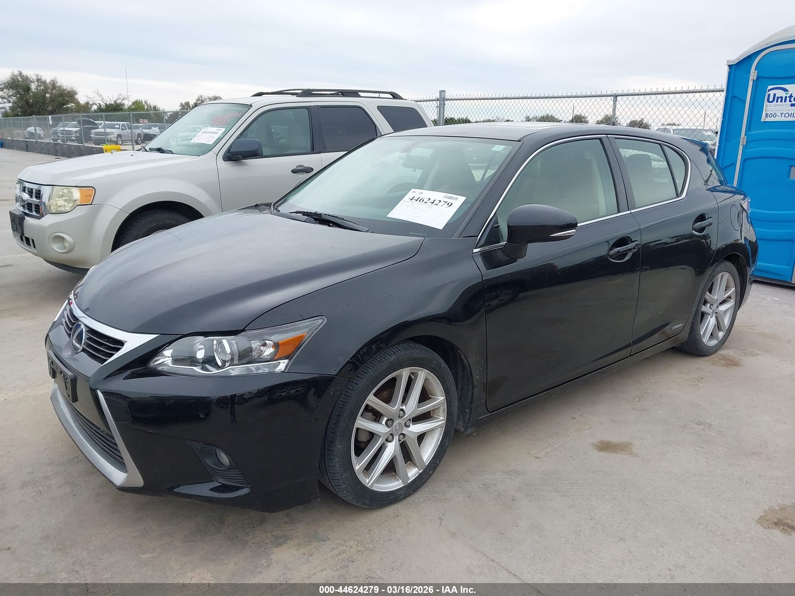 LEXUS CT image 2