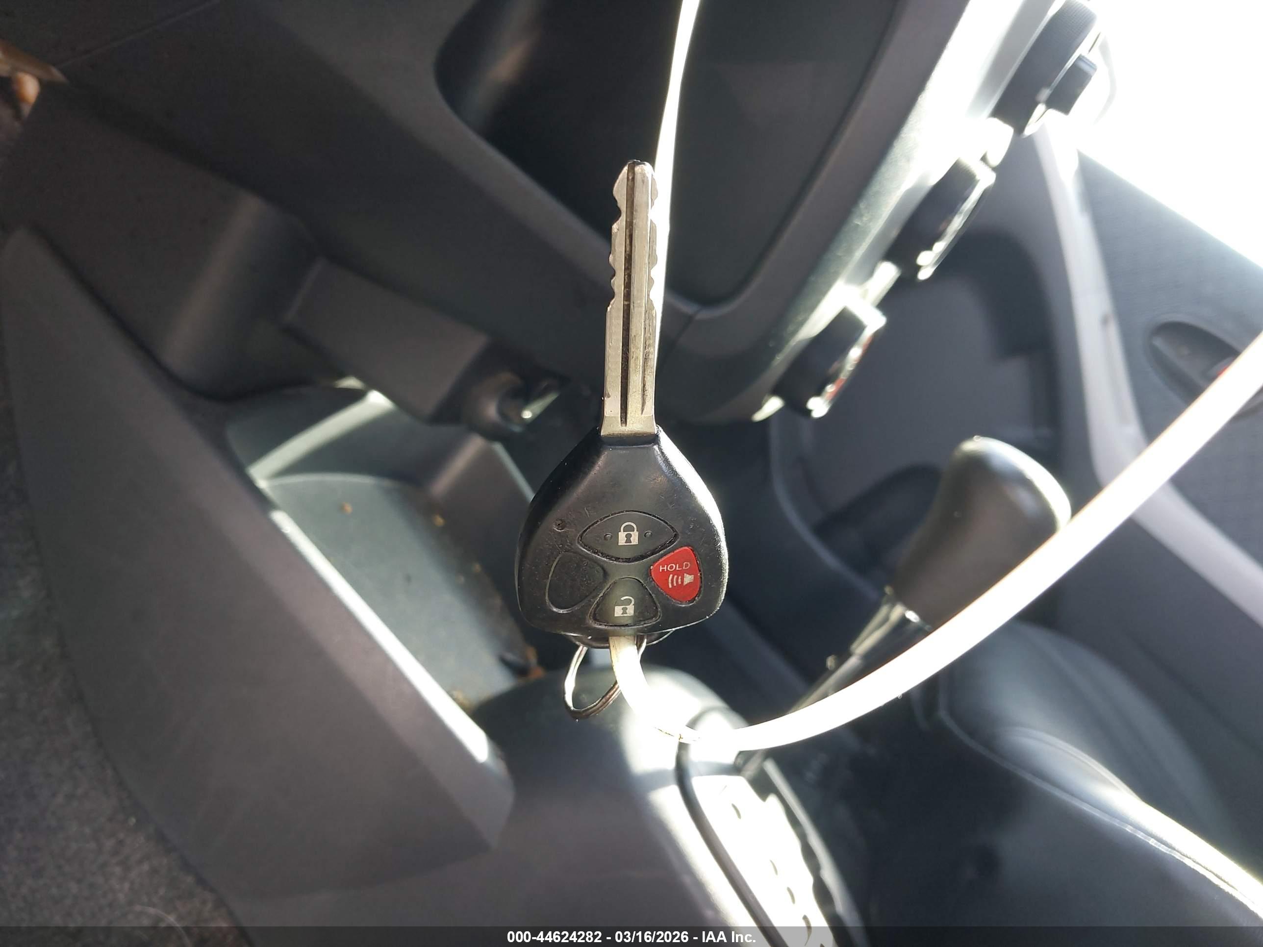 TOYOTA YARIS image 11