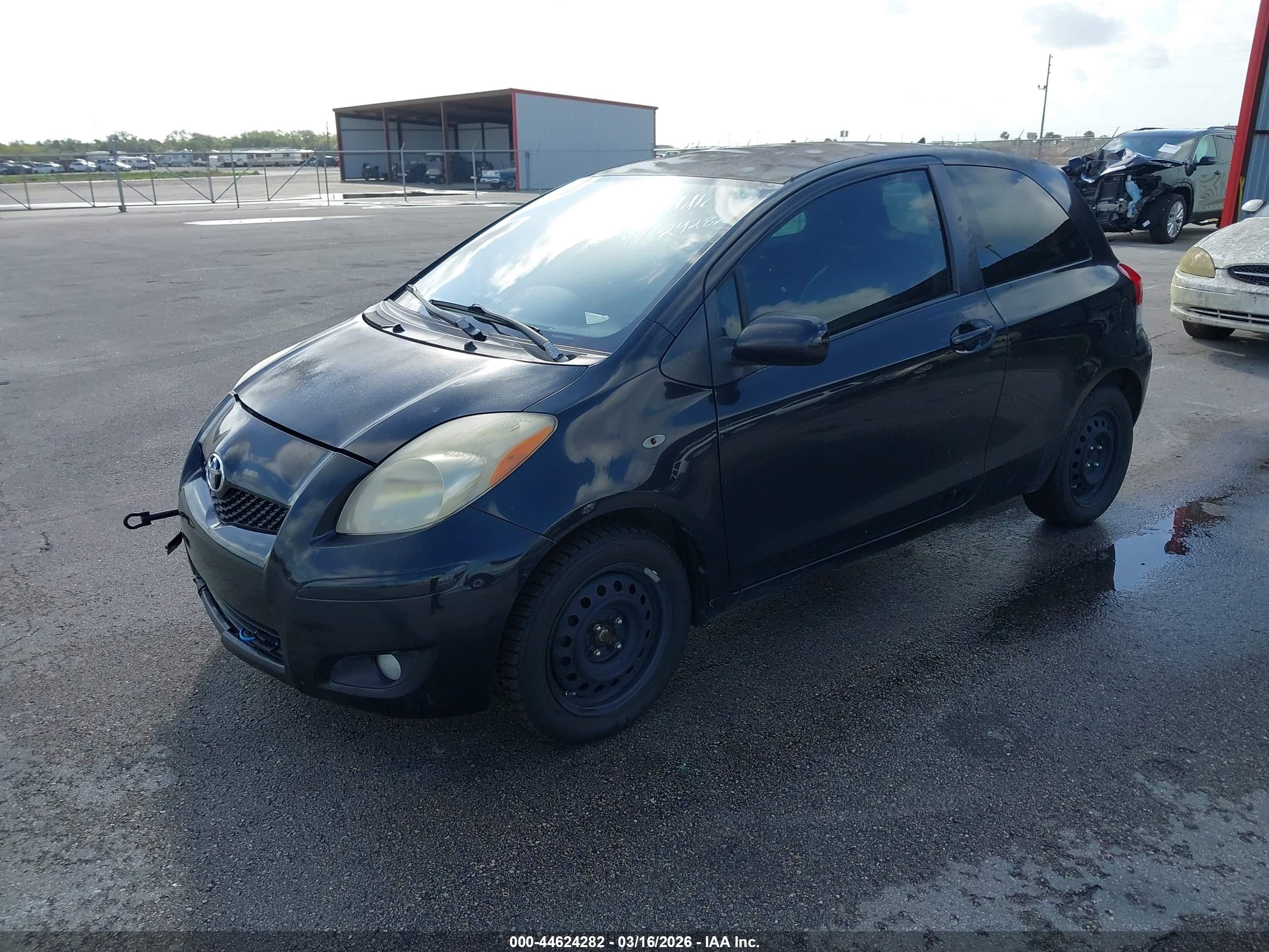 TOYOTA YARIS image 2