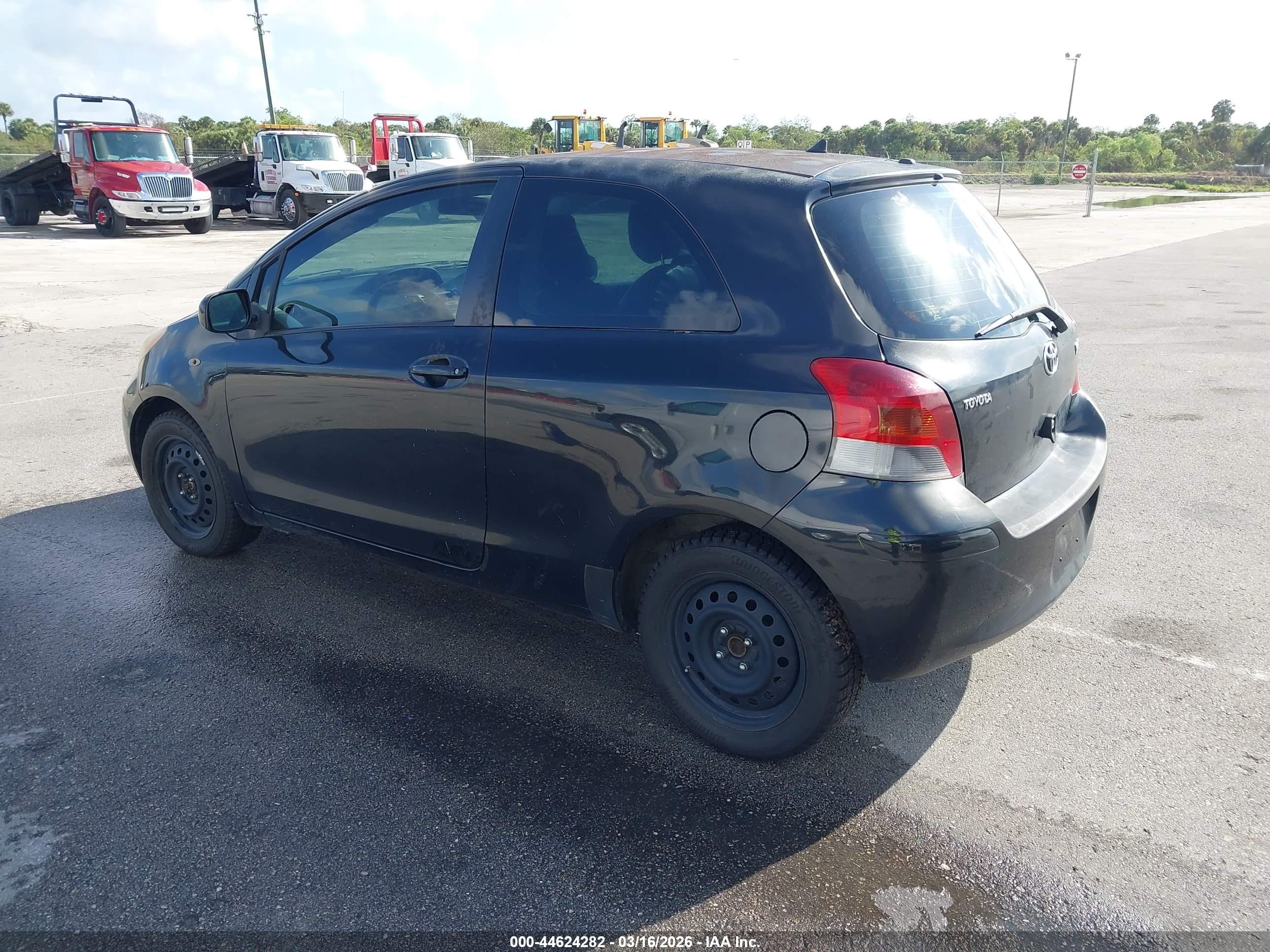 TOYOTA YARIS image 3