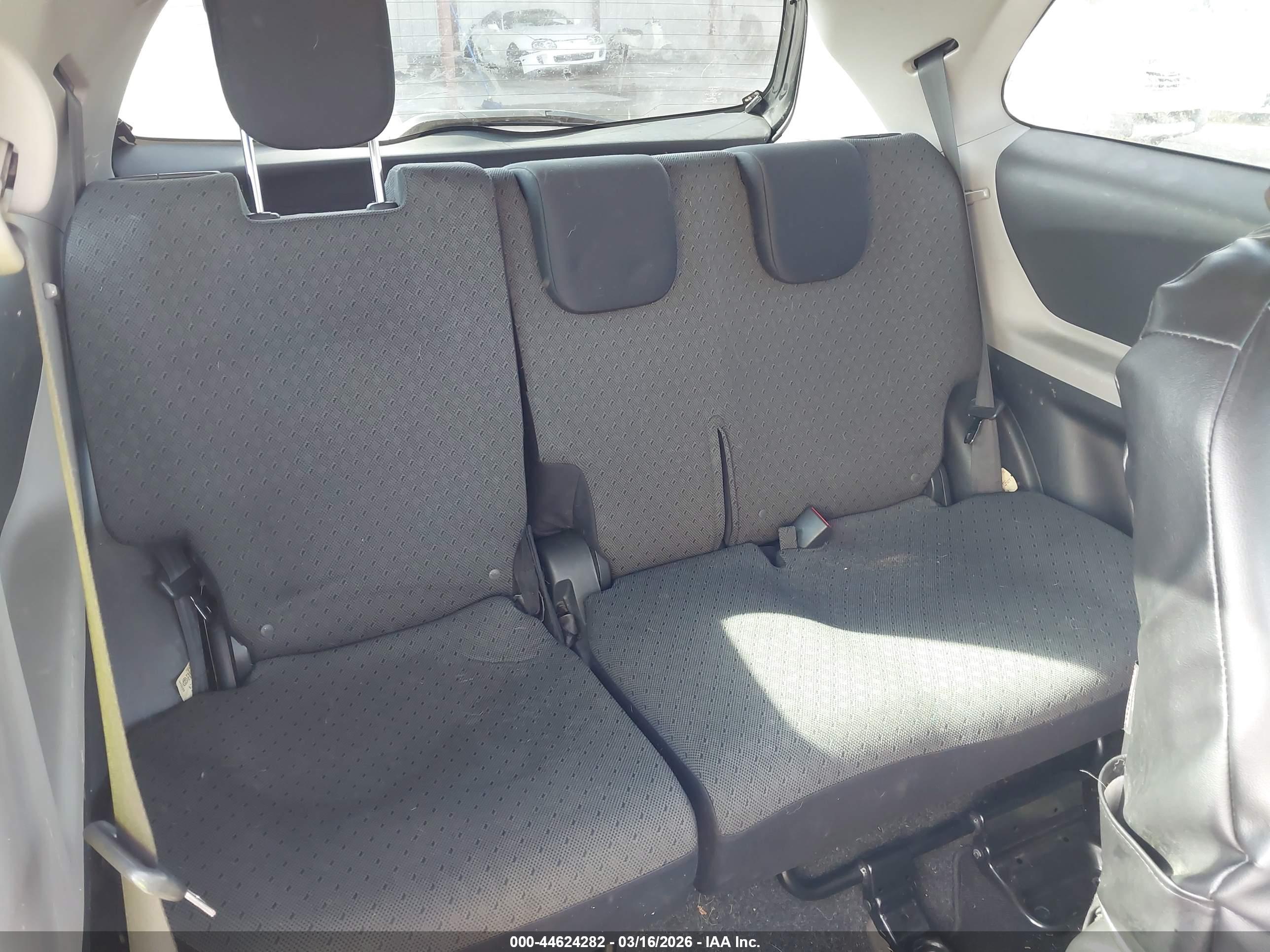 TOYOTA YARIS image 8
